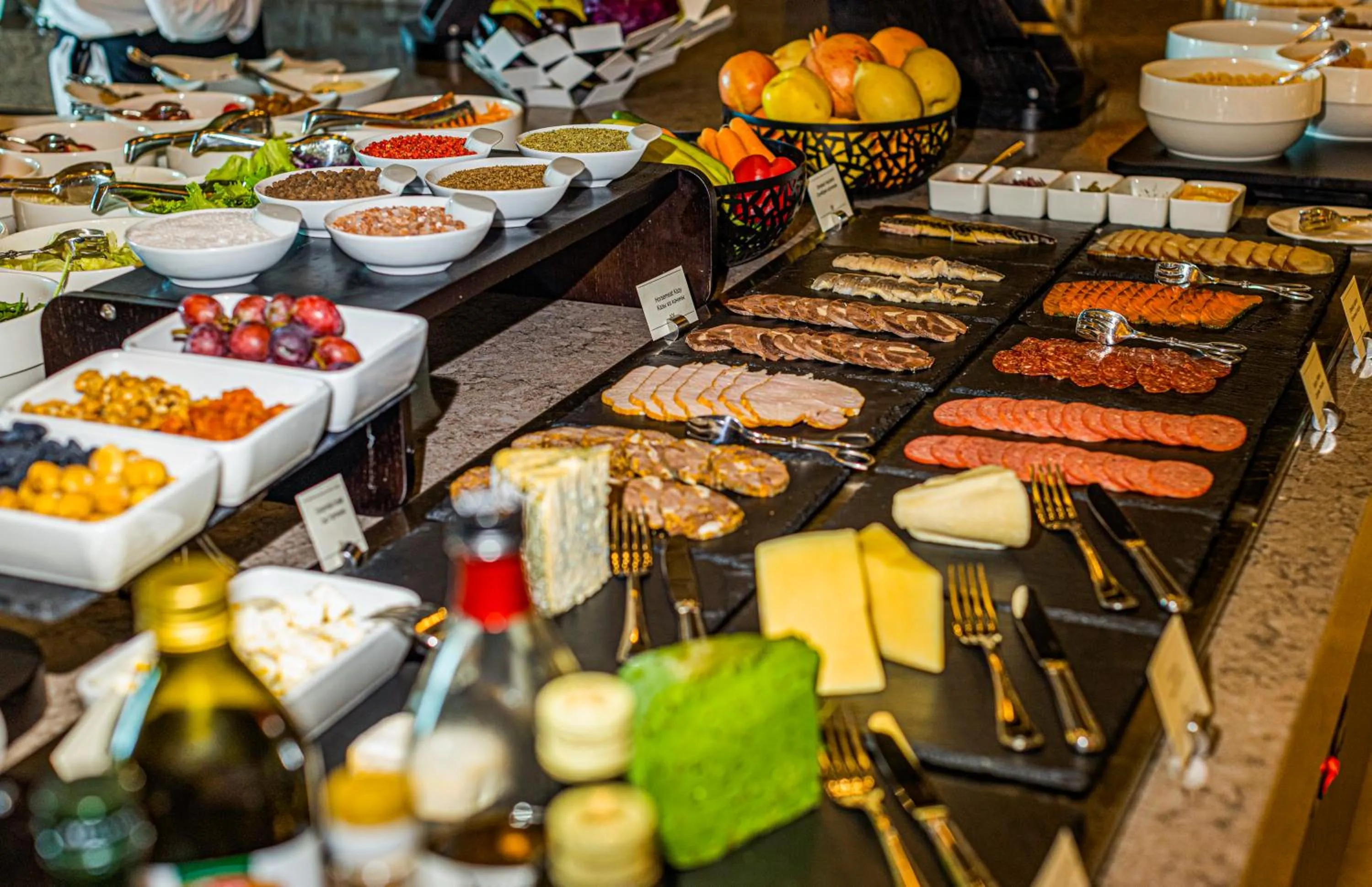 Restaurant/places to eat in Hilton Samarkand Regency