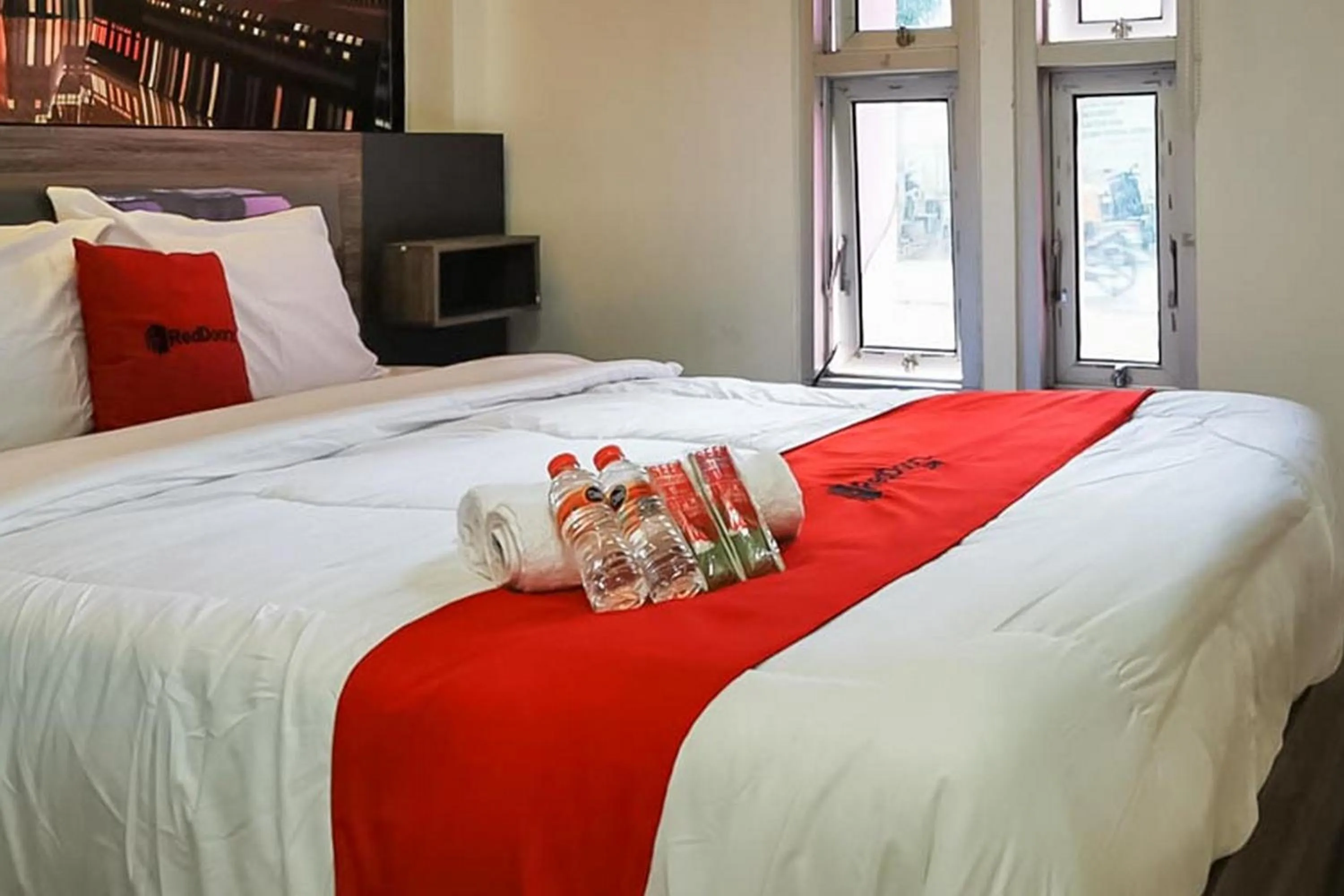 Bed in RedDoorz Plus @ Taman Madiun