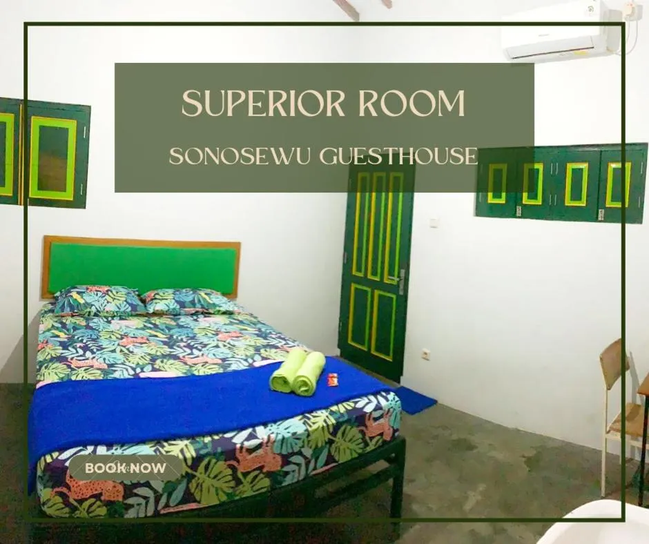 Bed in Sonosewu Guesthouse Syariah