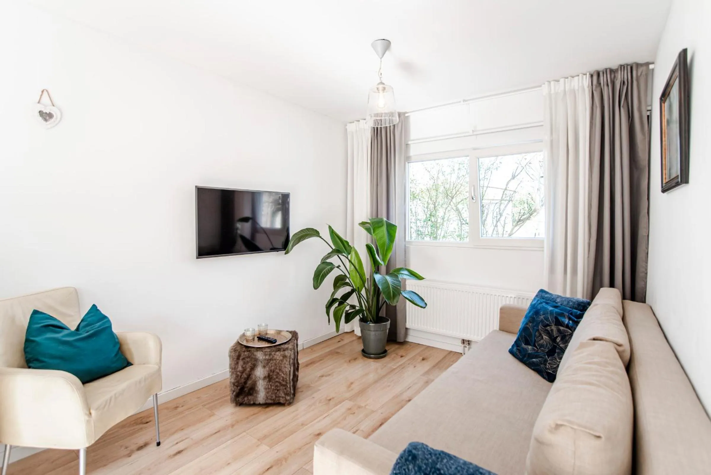 Seating area in Jade