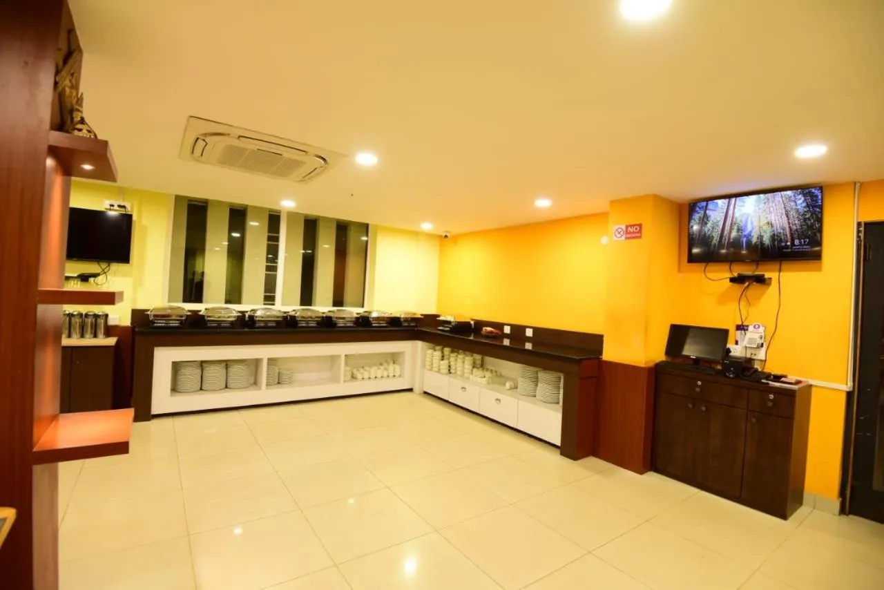 Restaurant/places to eat in Click Hotel Guwahati