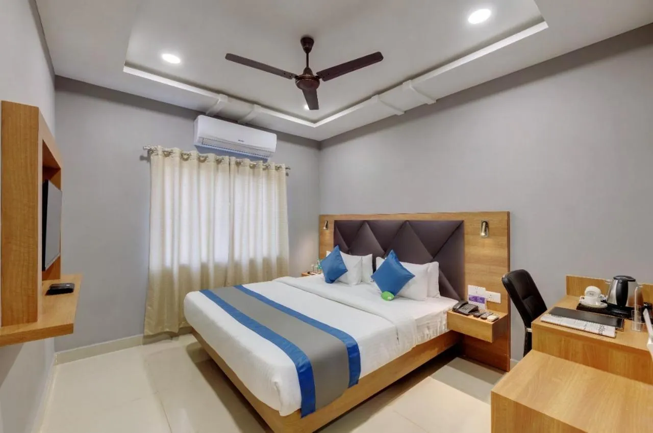 Bedroom, Bed in Click Hotel Guwahati