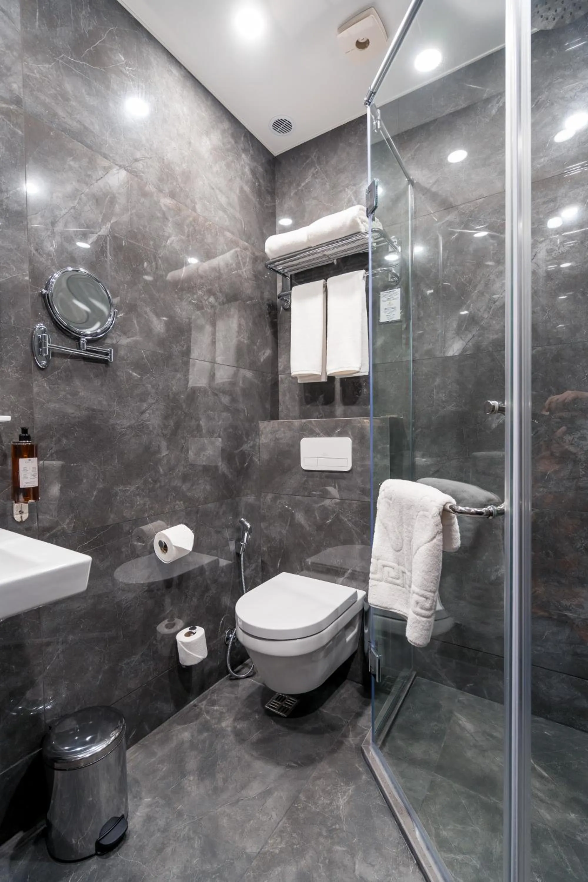 Shower in Onyx City Center