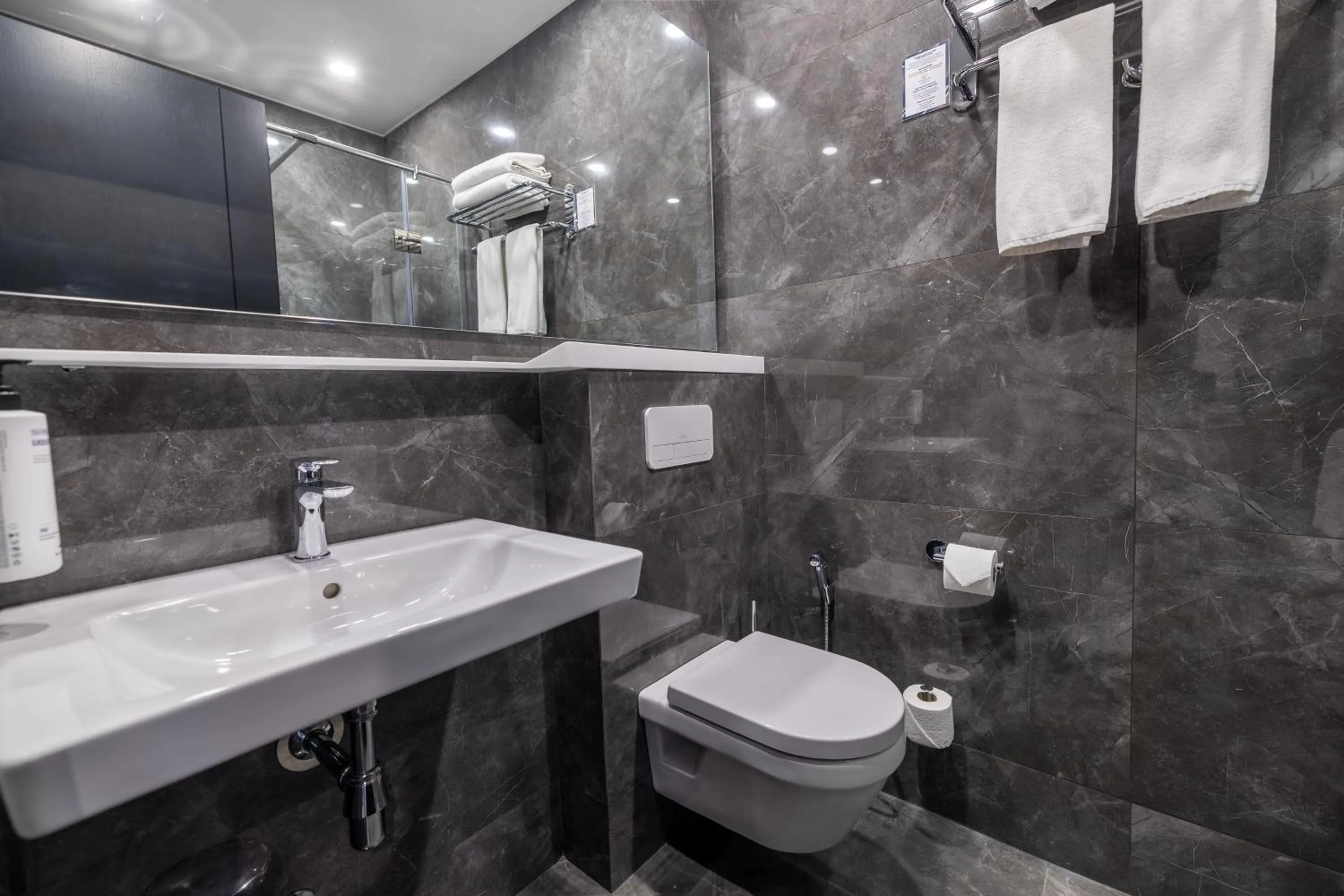 Shower in Onyx City Center