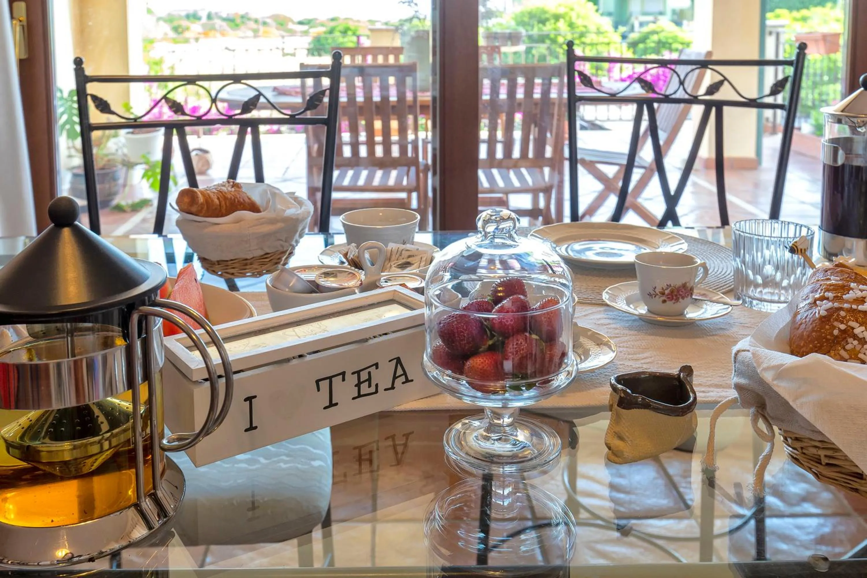 Food and drinks in Sardinia Guest House - Adults Only