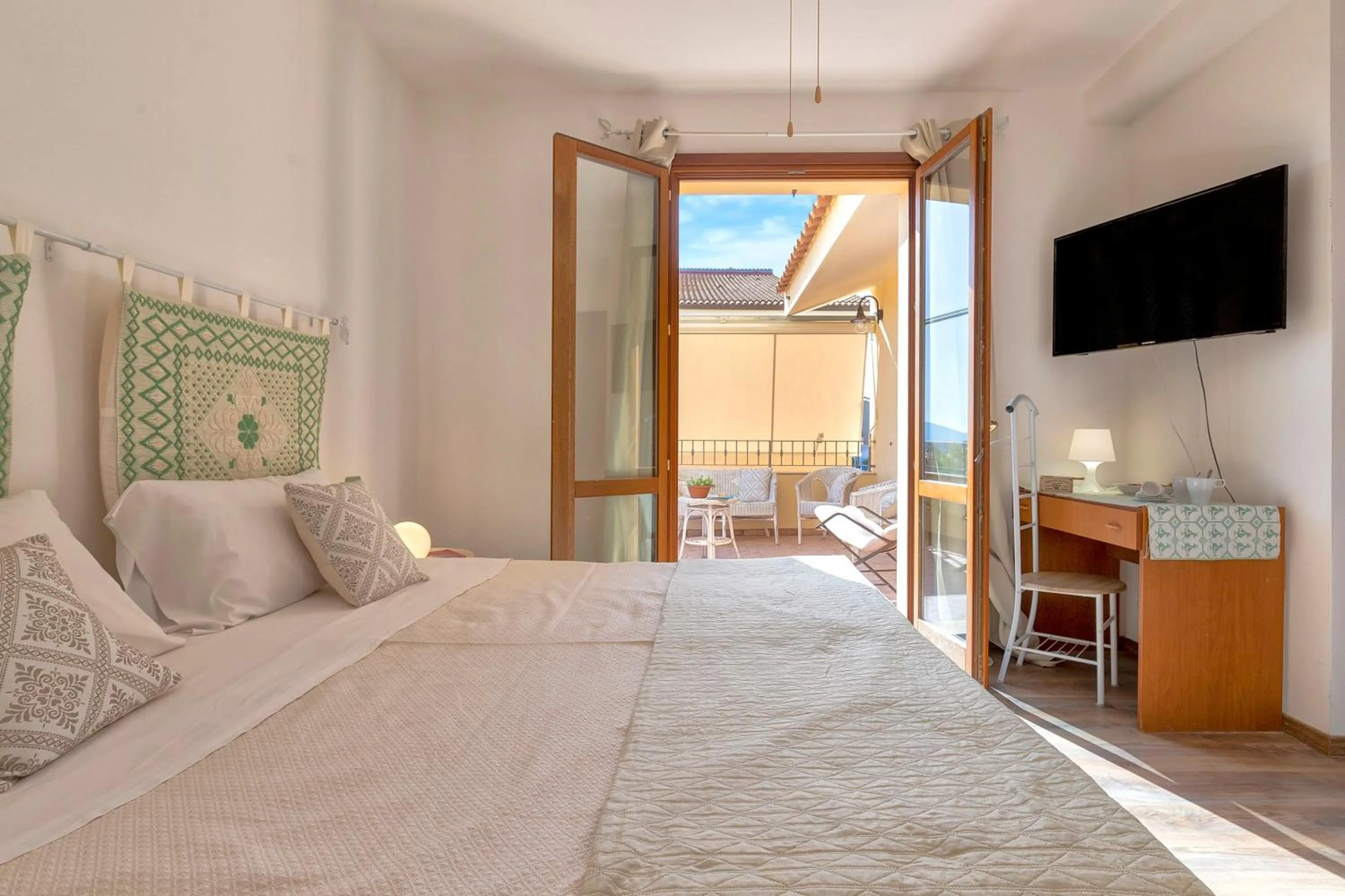 TV and multimedia, Bed in Sardinia Guest House - Adults Only