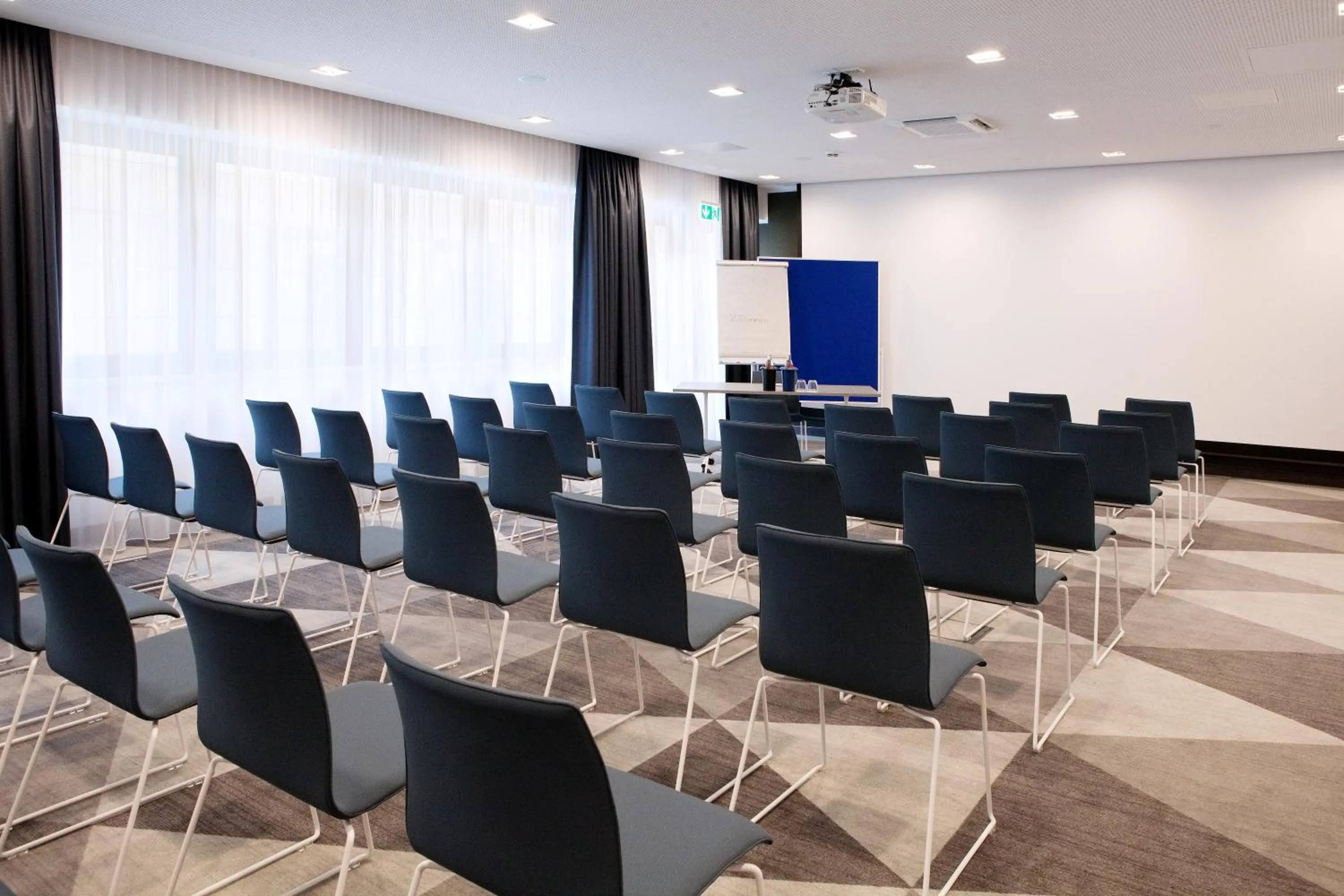 Meeting/conference room in Holiday Inn Express Fürth by IHG