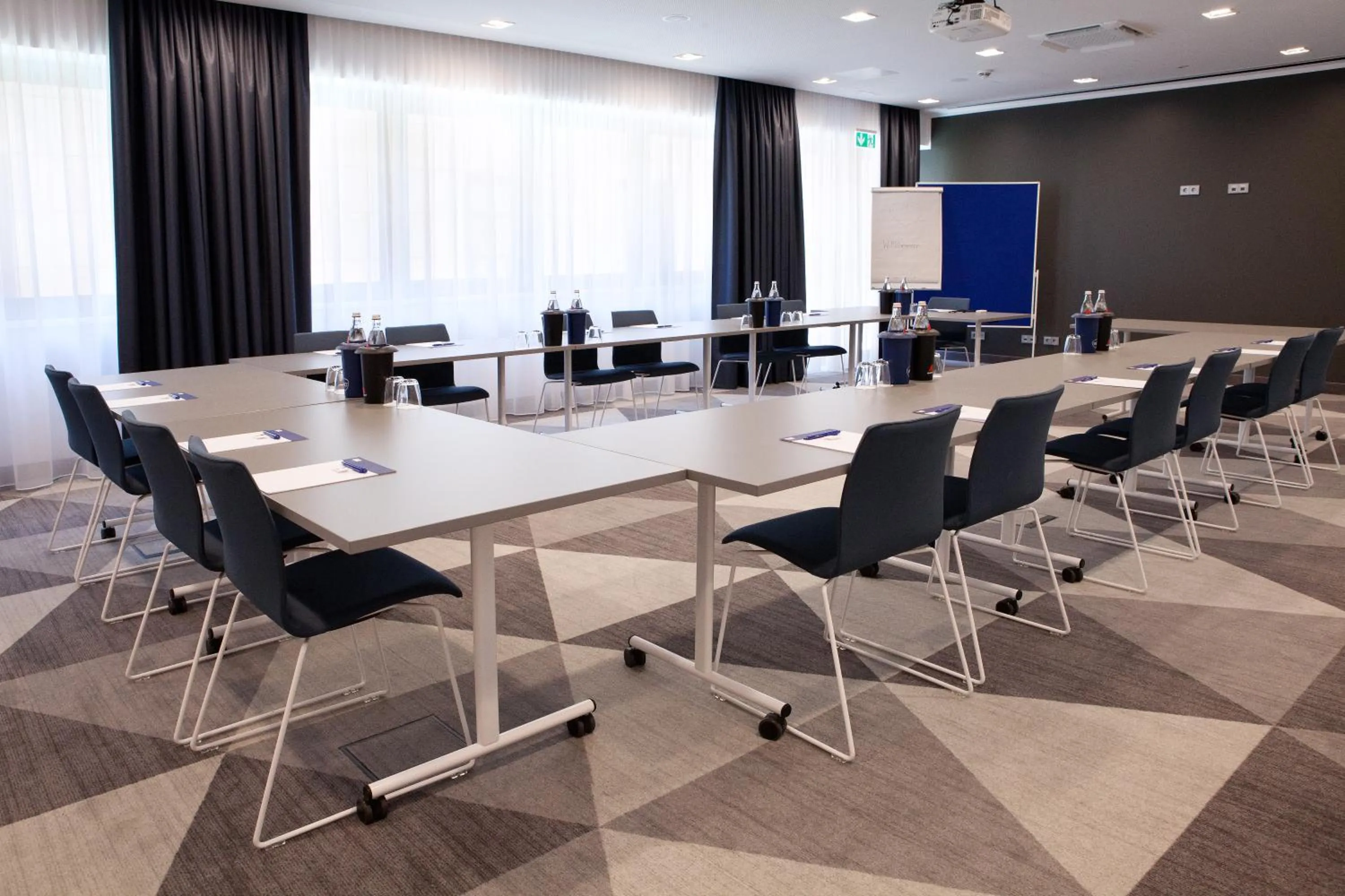 Meeting/conference room in Holiday Inn Express Fürth by IHG