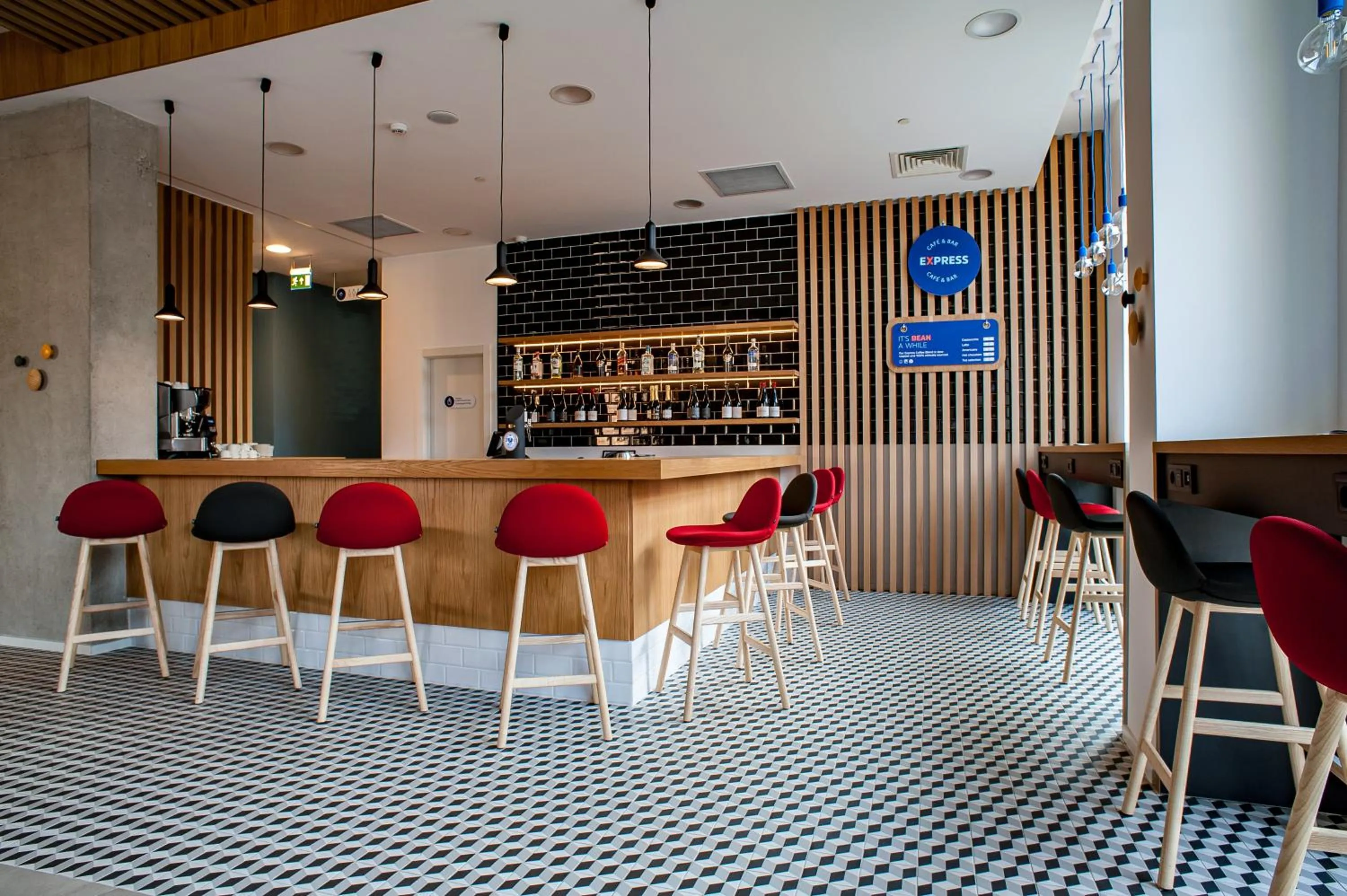 Lounge or bar in Holiday Inn Express Tbilisi Avlabari by IHG