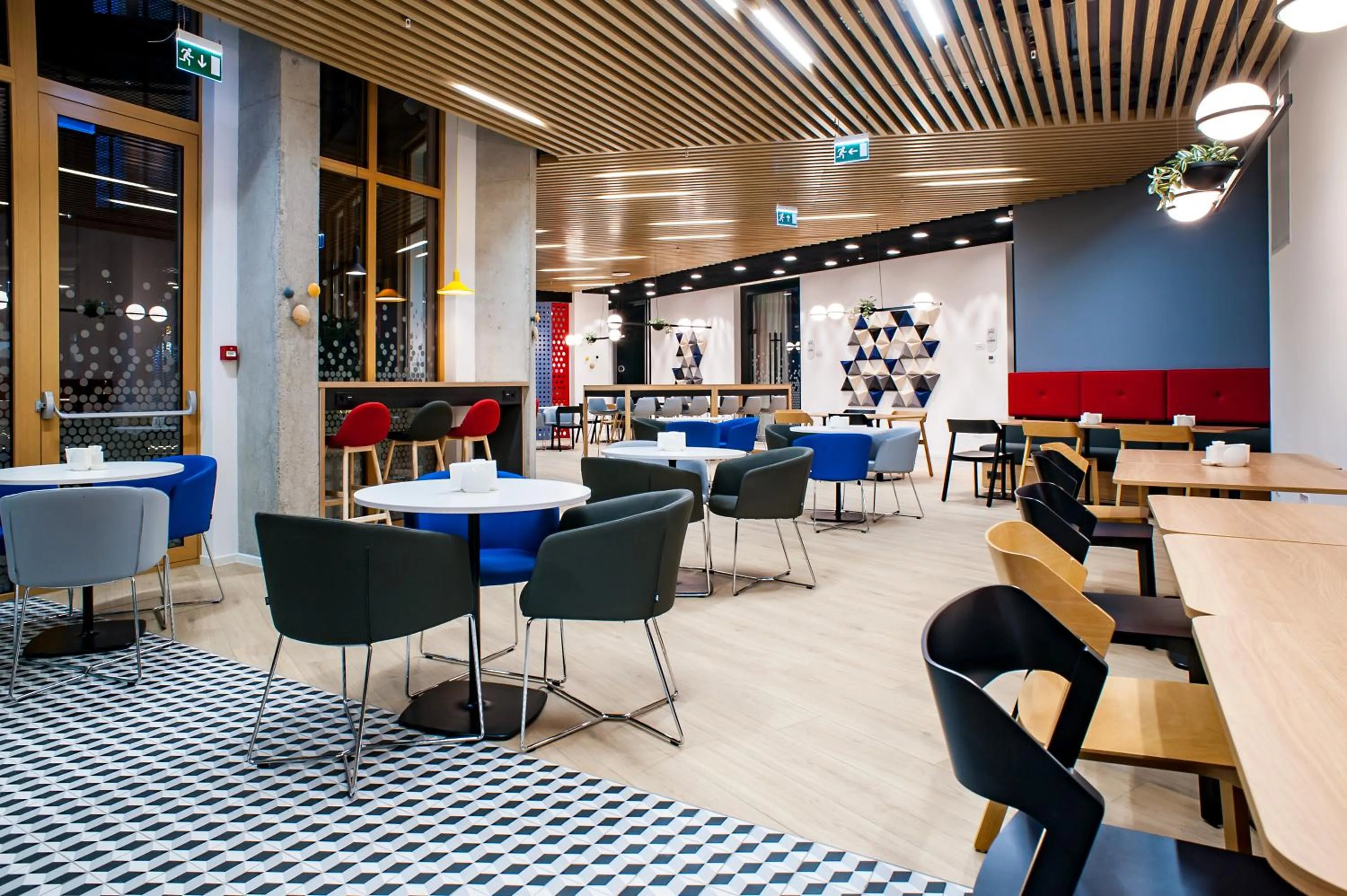 Restaurant/places to eat in Holiday Inn Express Tbilisi Avlabari by IHG