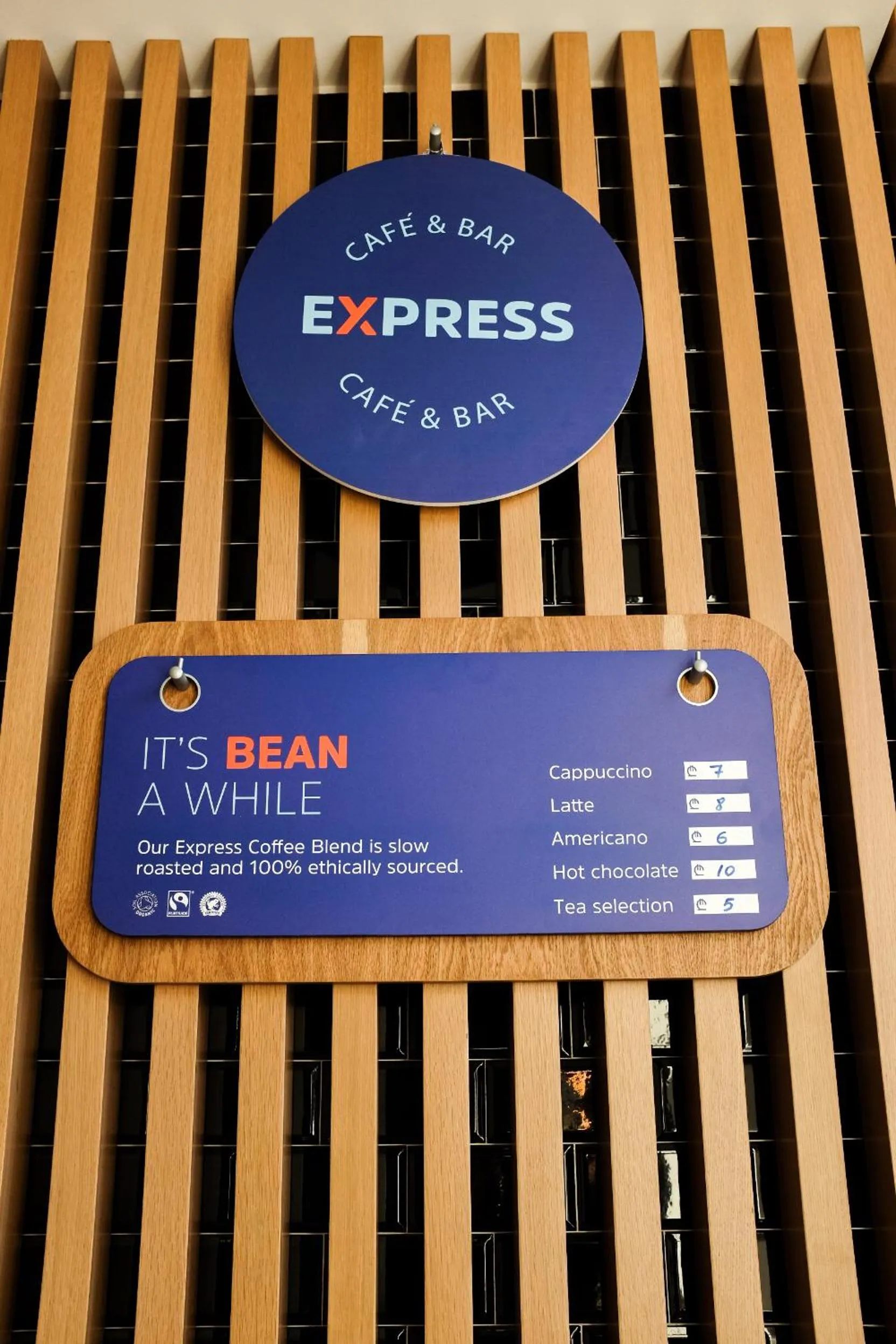 Lounge or bar in Holiday Inn Express Tbilisi Avlabari by IHG