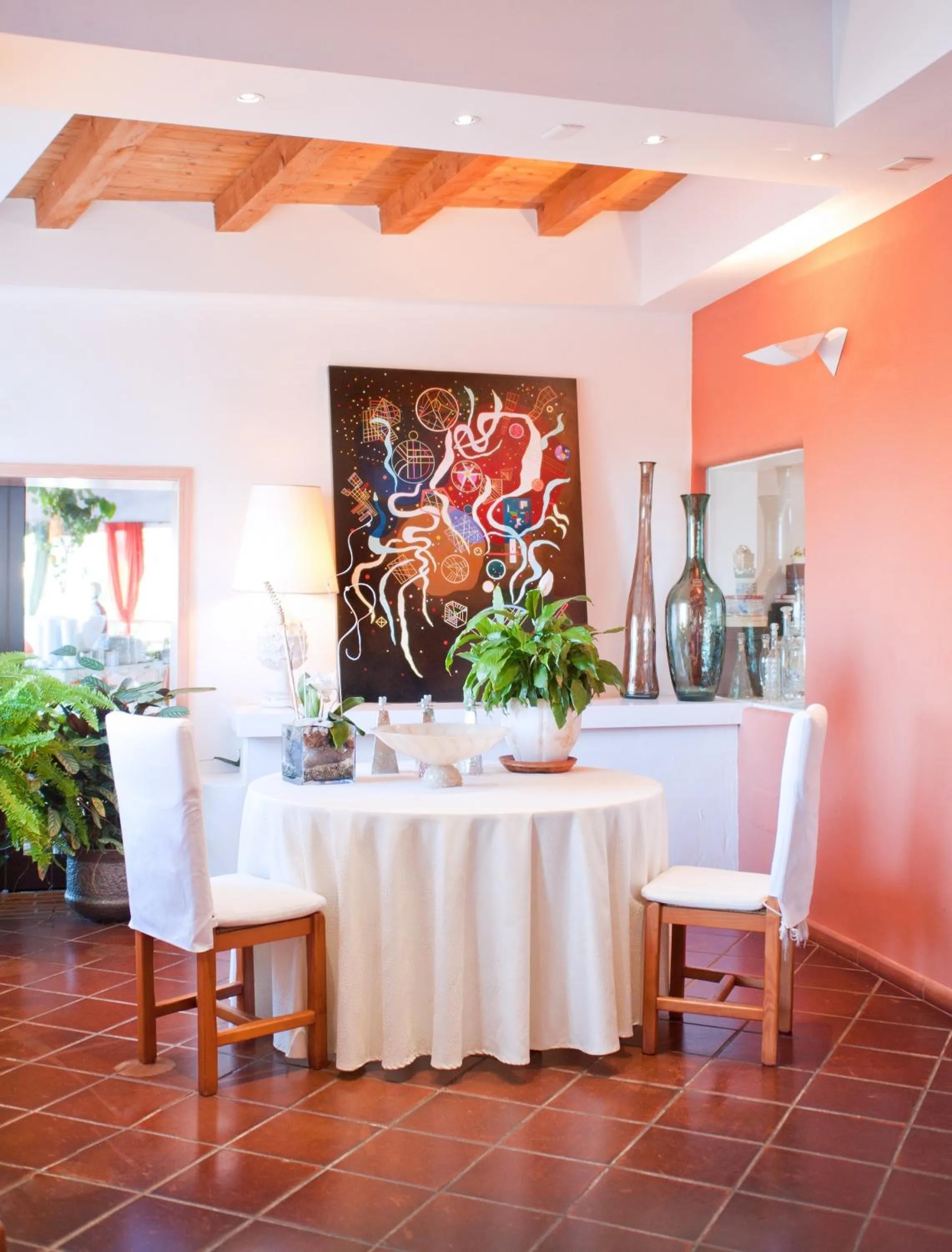 Restaurant/places to eat in Hotel Ollastu