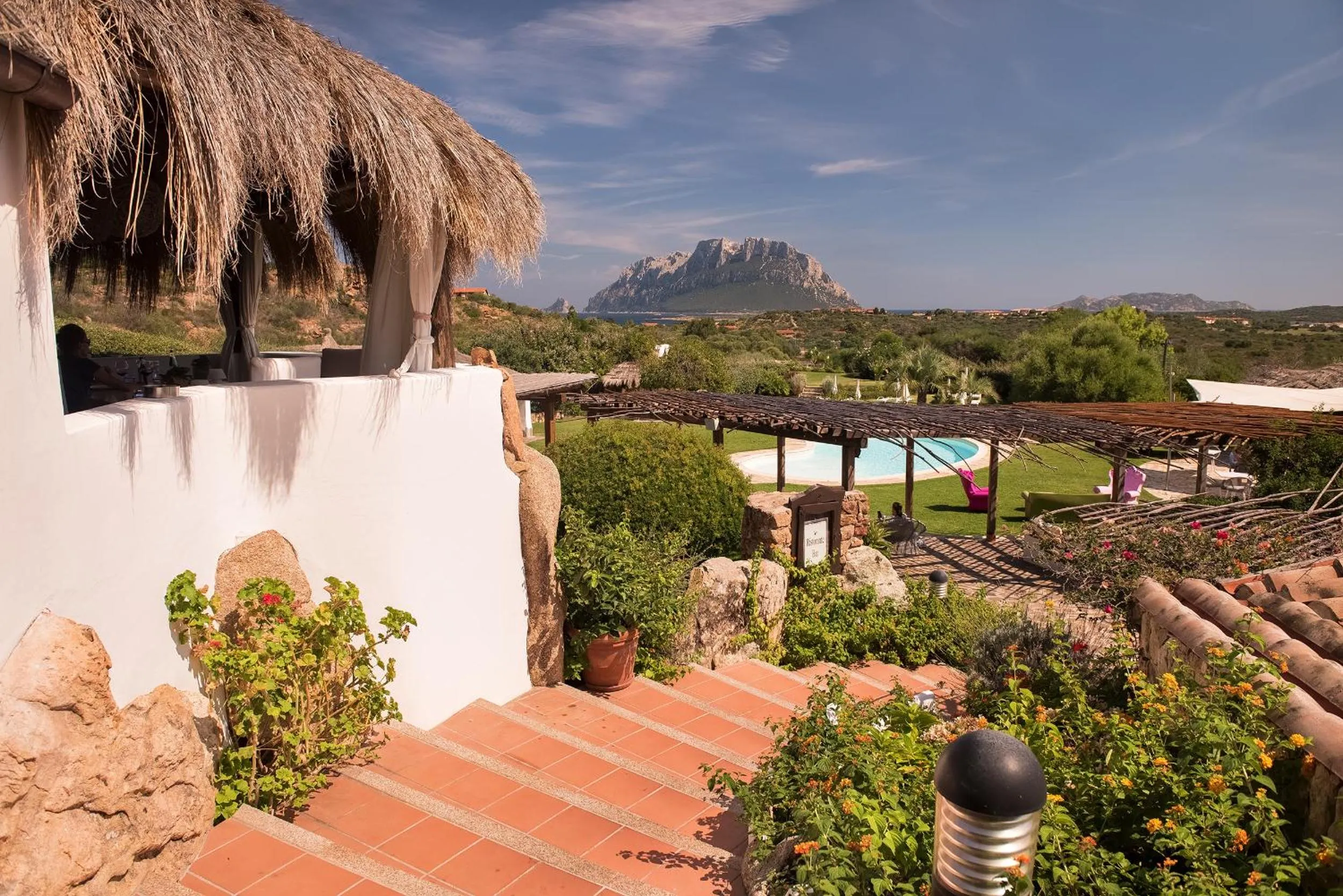 Restaurant/places to eat in Hotel Ollastu