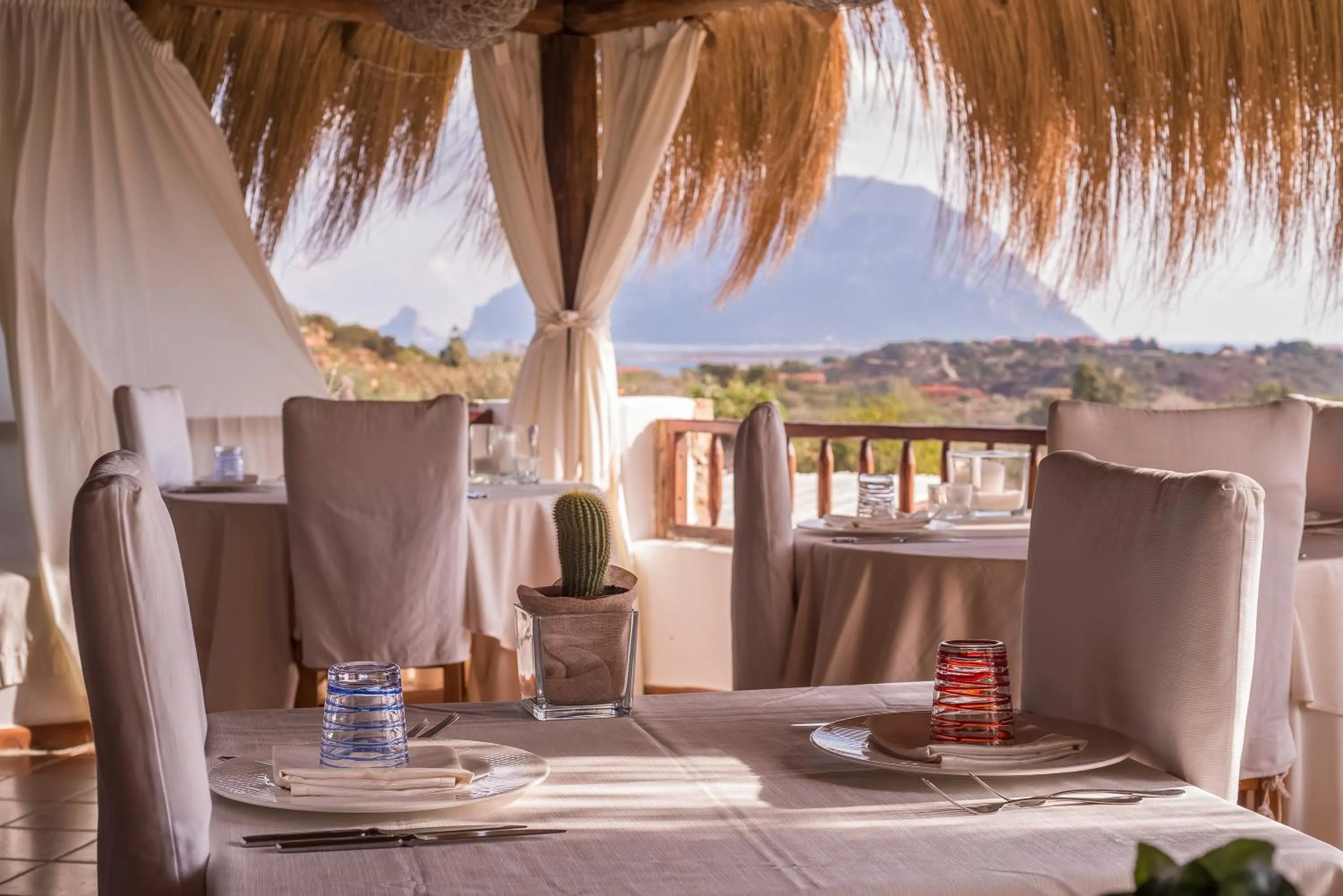 Restaurant/places to eat in Hotel Ollastu