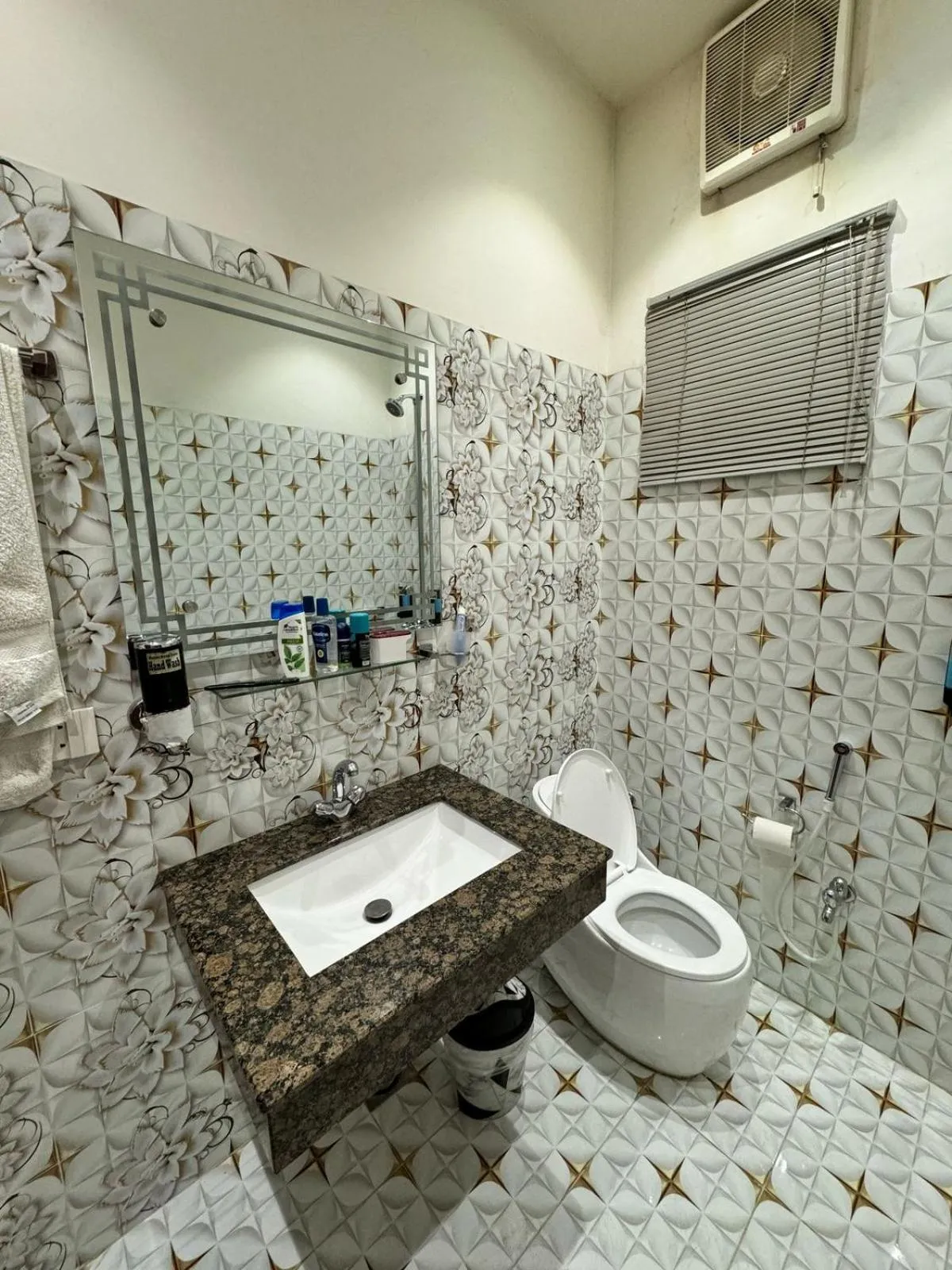 Shower in Hotel Royal Star