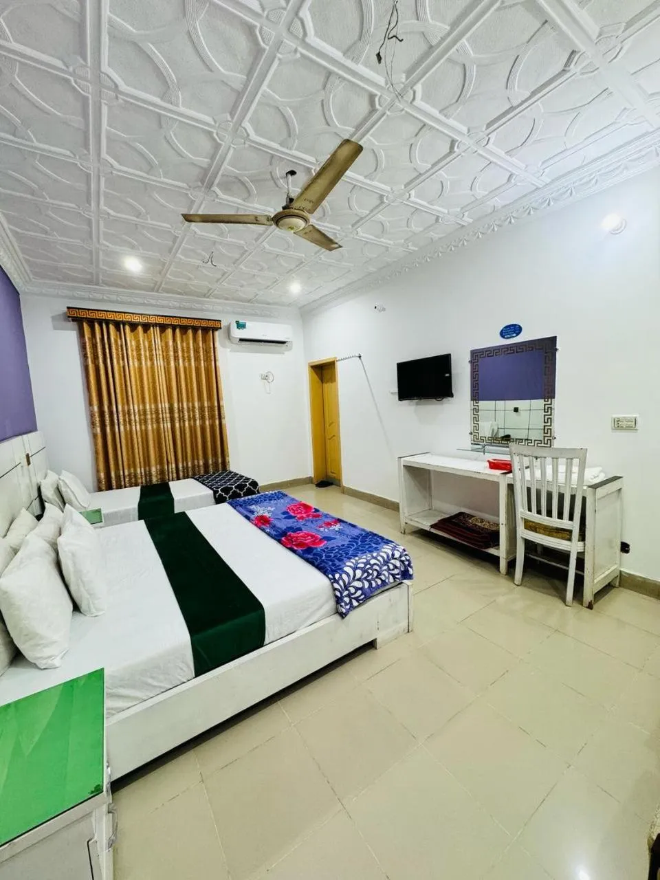 Bed in Hotel Royal Star