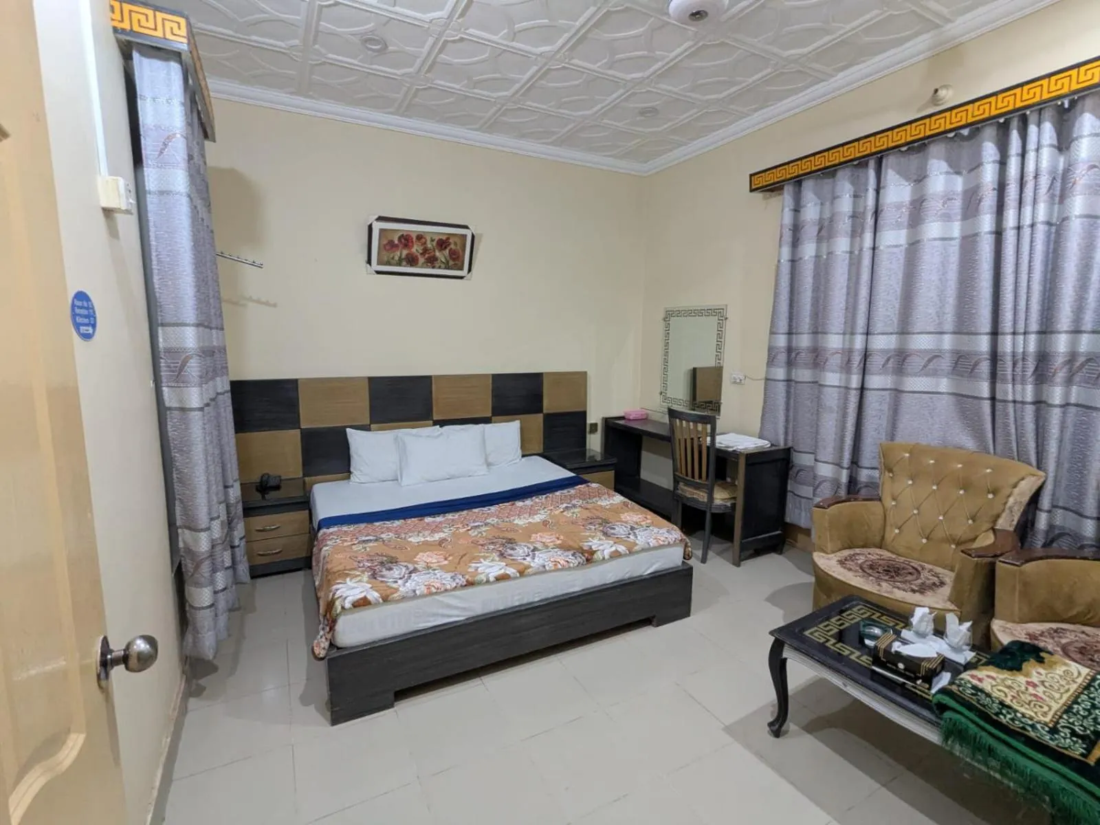 Living room, Bed in Hotel Royal Star