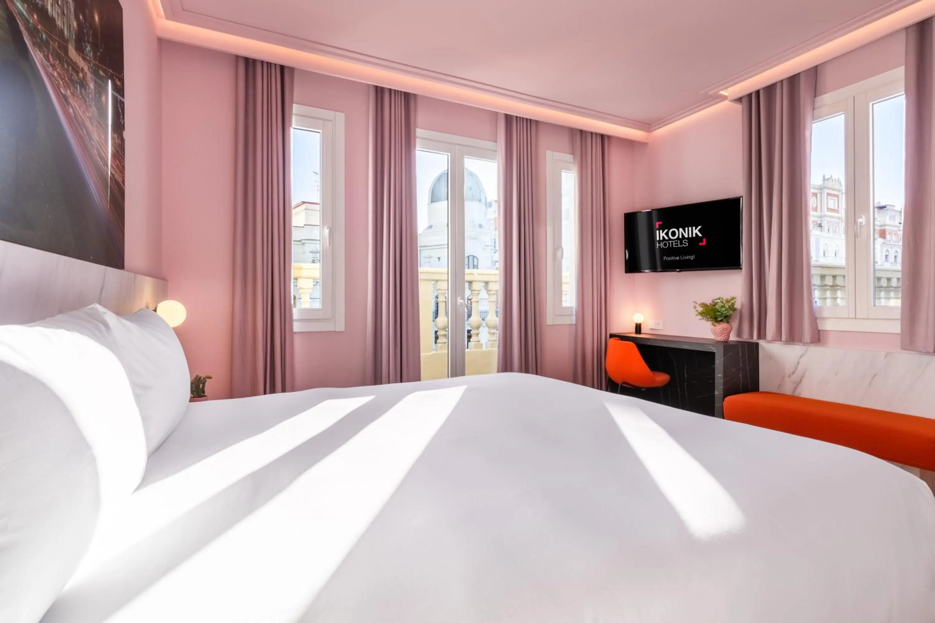 Photo of the whole room, Bed in Ikonik Gran Vía