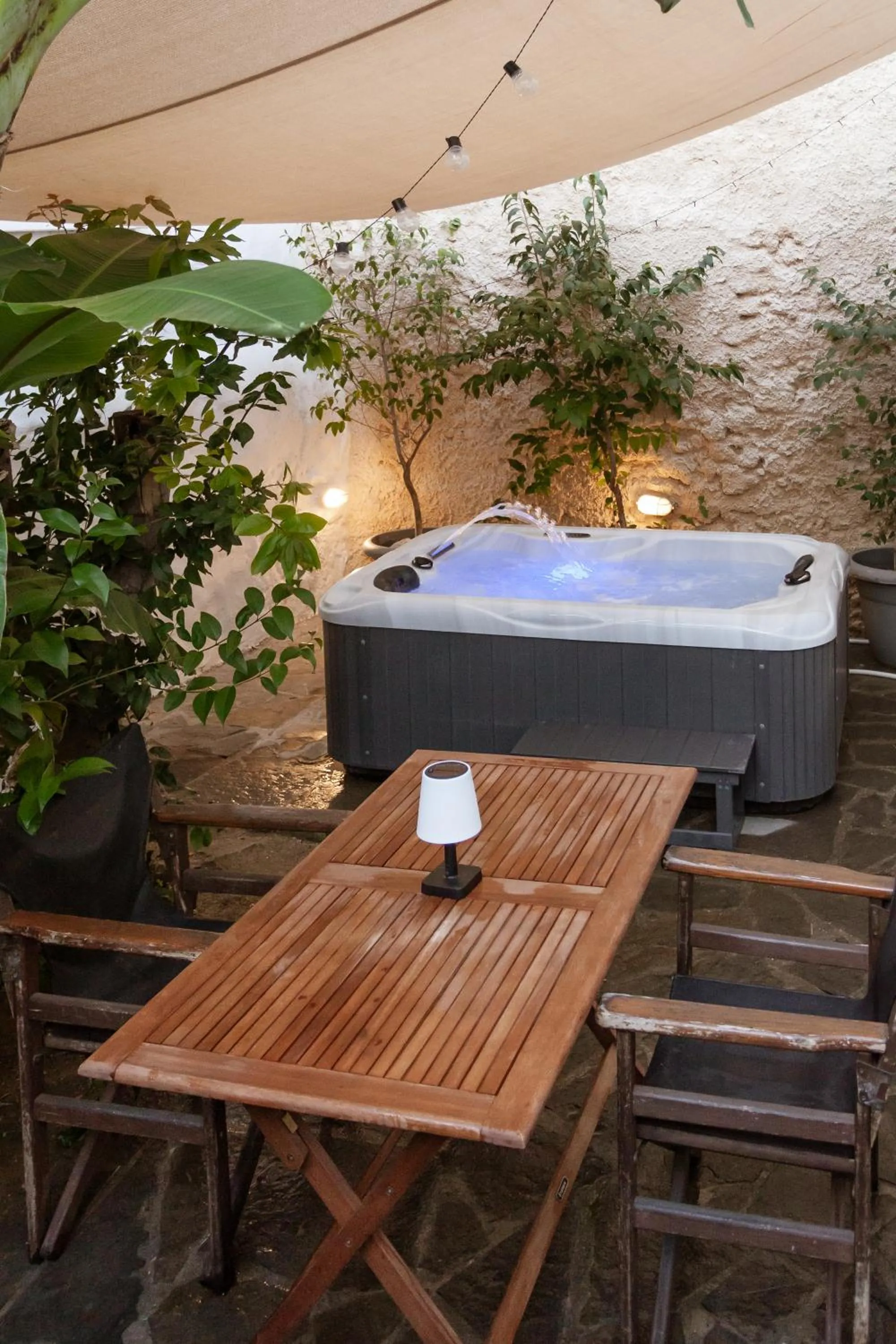 Hot Tub in Utopia Luxury Suites - Old Town