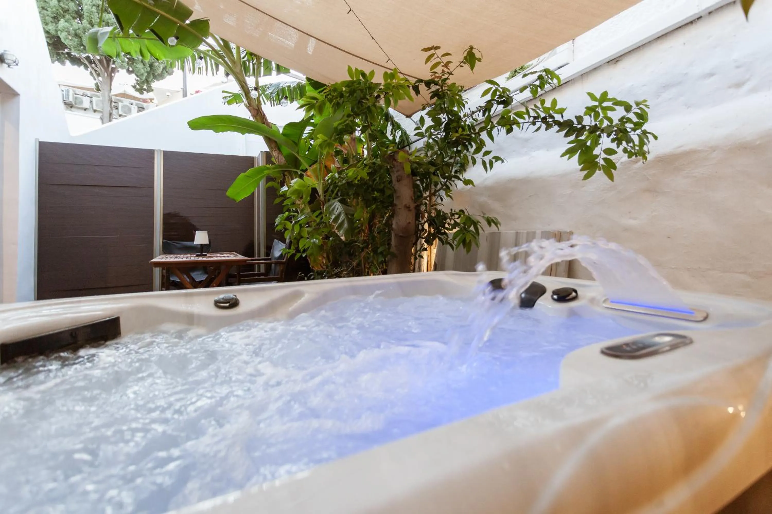 Hot Tub in Utopia Luxury Suites - Old Town
