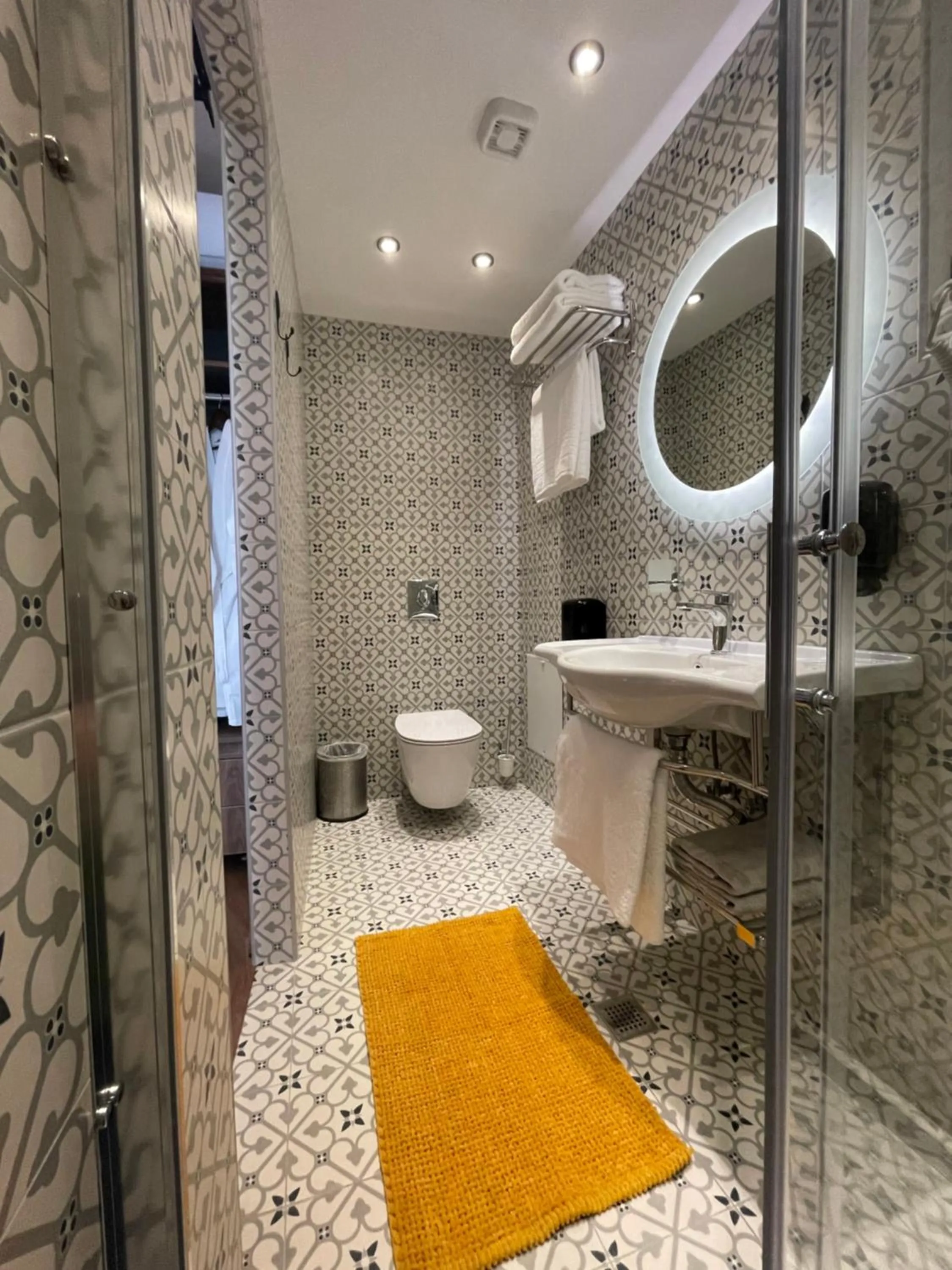 Bathroom in Utopia Luxury Suites - Old Town