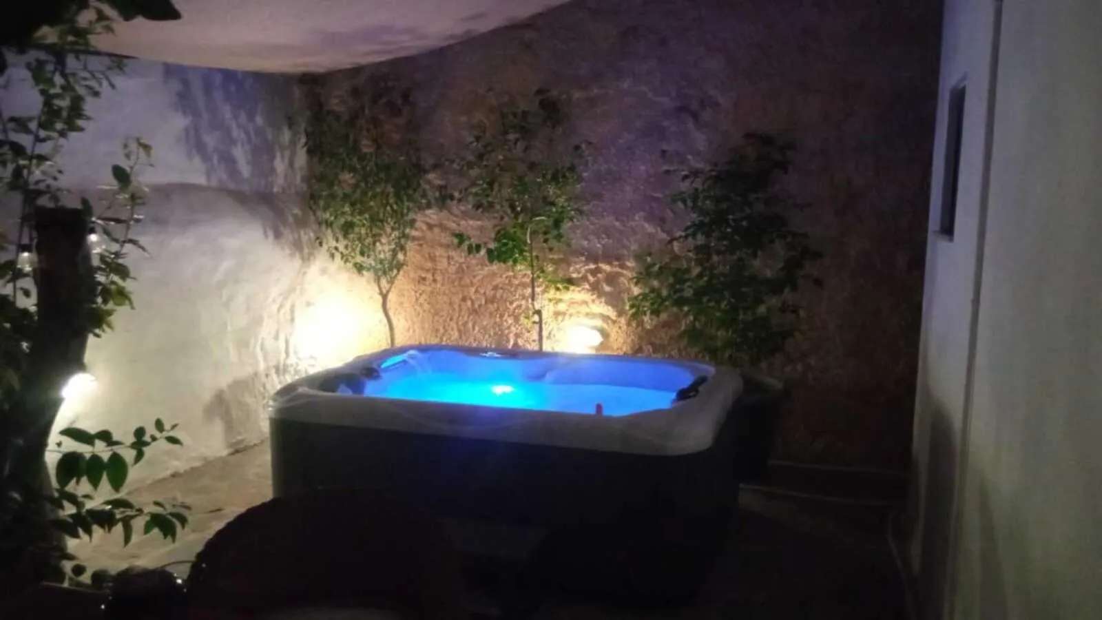 Hot Tub in Utopia Luxury Suites - Old Town