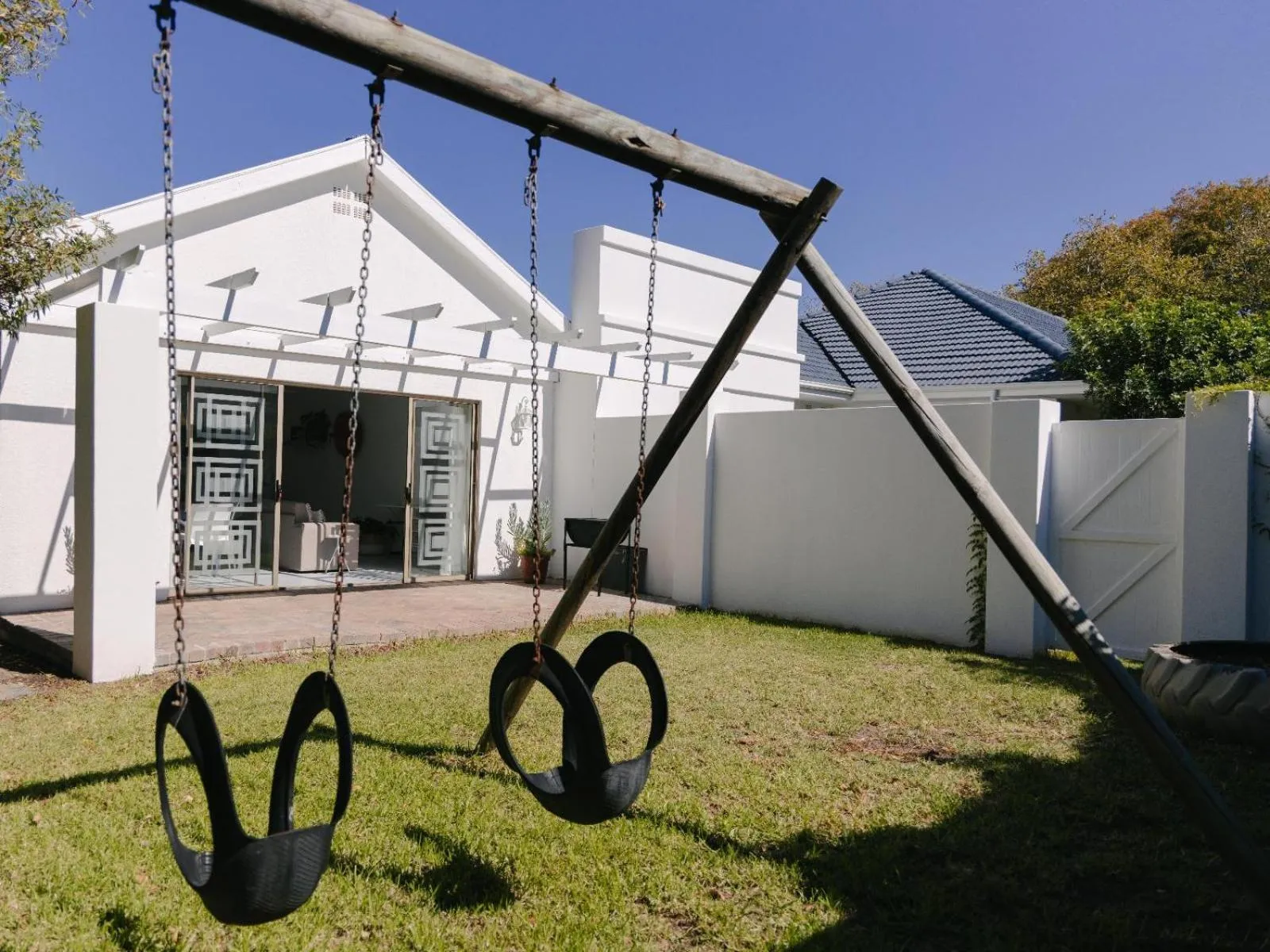 Facade/entrance in McLeod's & Stuart's Cottage