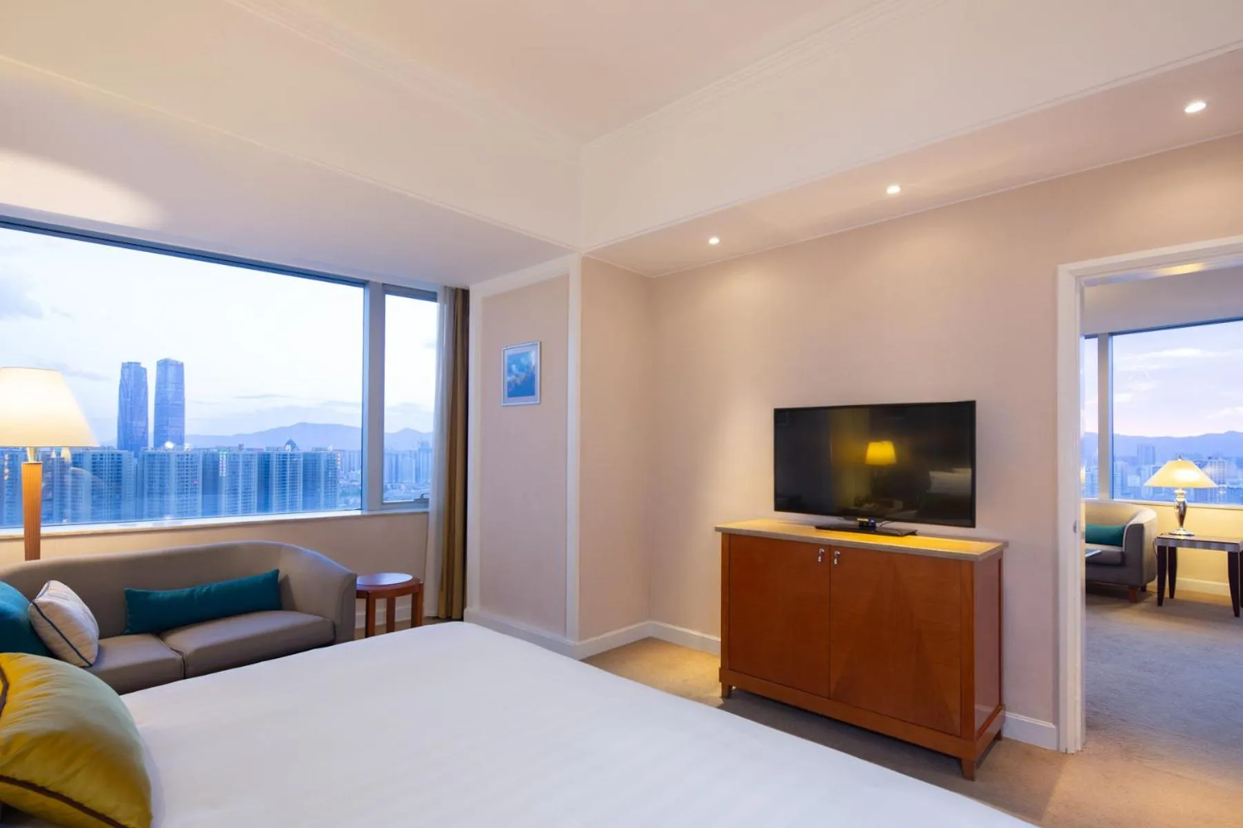 TV/Entertainment Center in Kai Wah Plaza Hotel