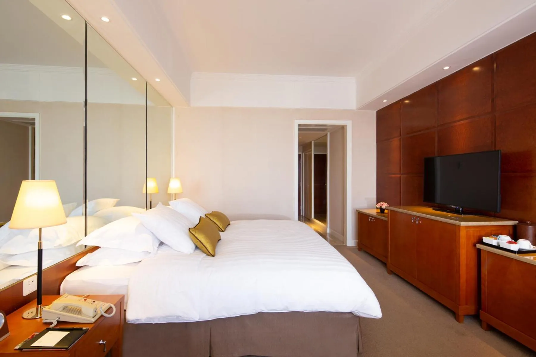 TV/Entertainment Center in Kai Wah Plaza Hotel