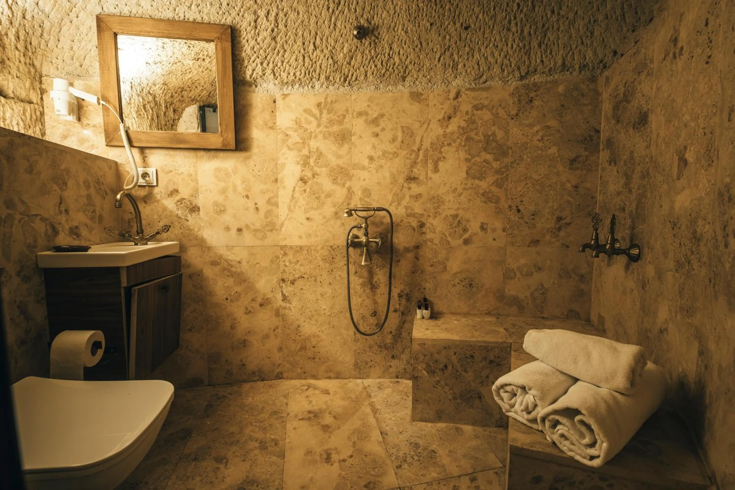 King Suite in Saliche Cave Suite