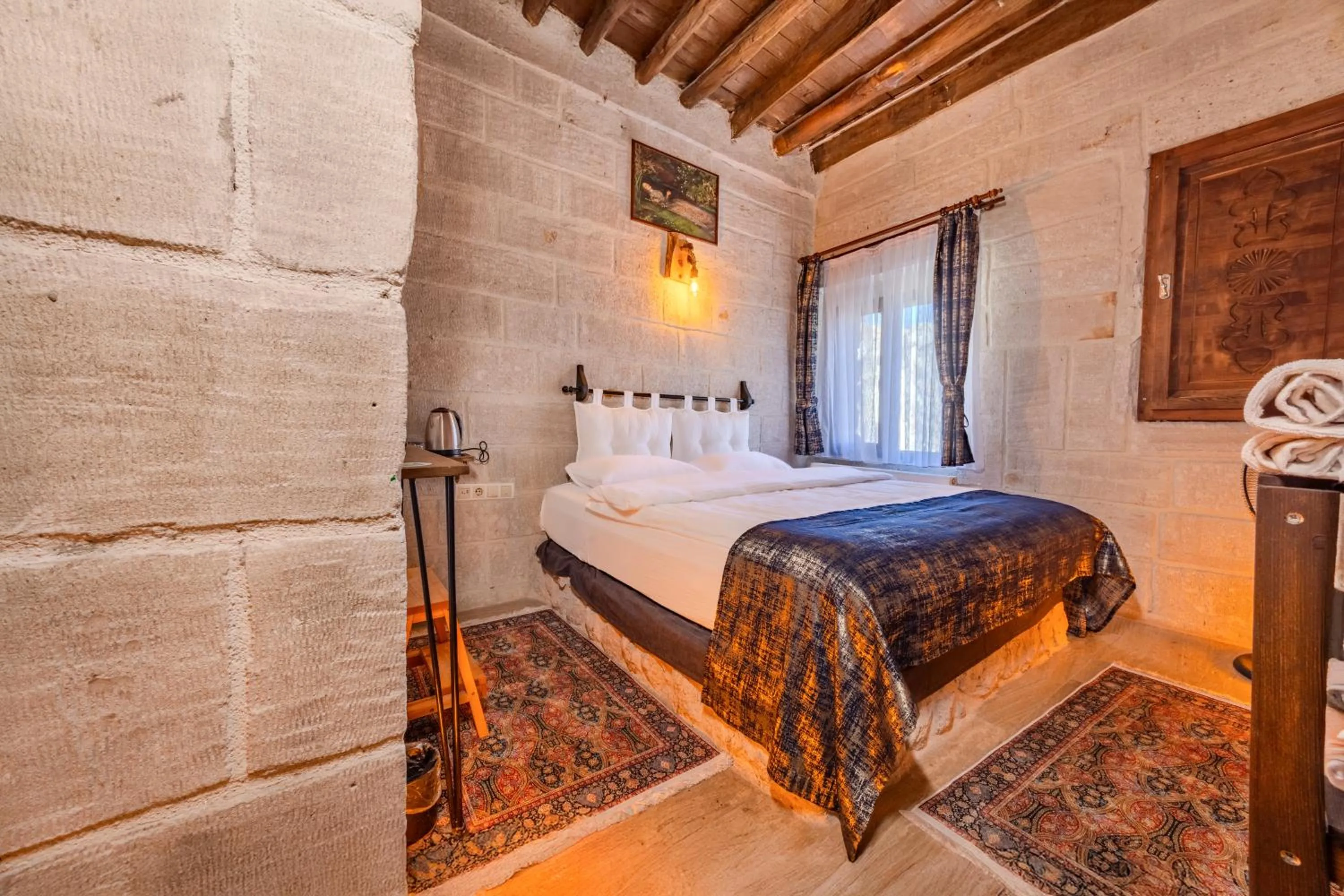 Bed in Saliche Cave Suite