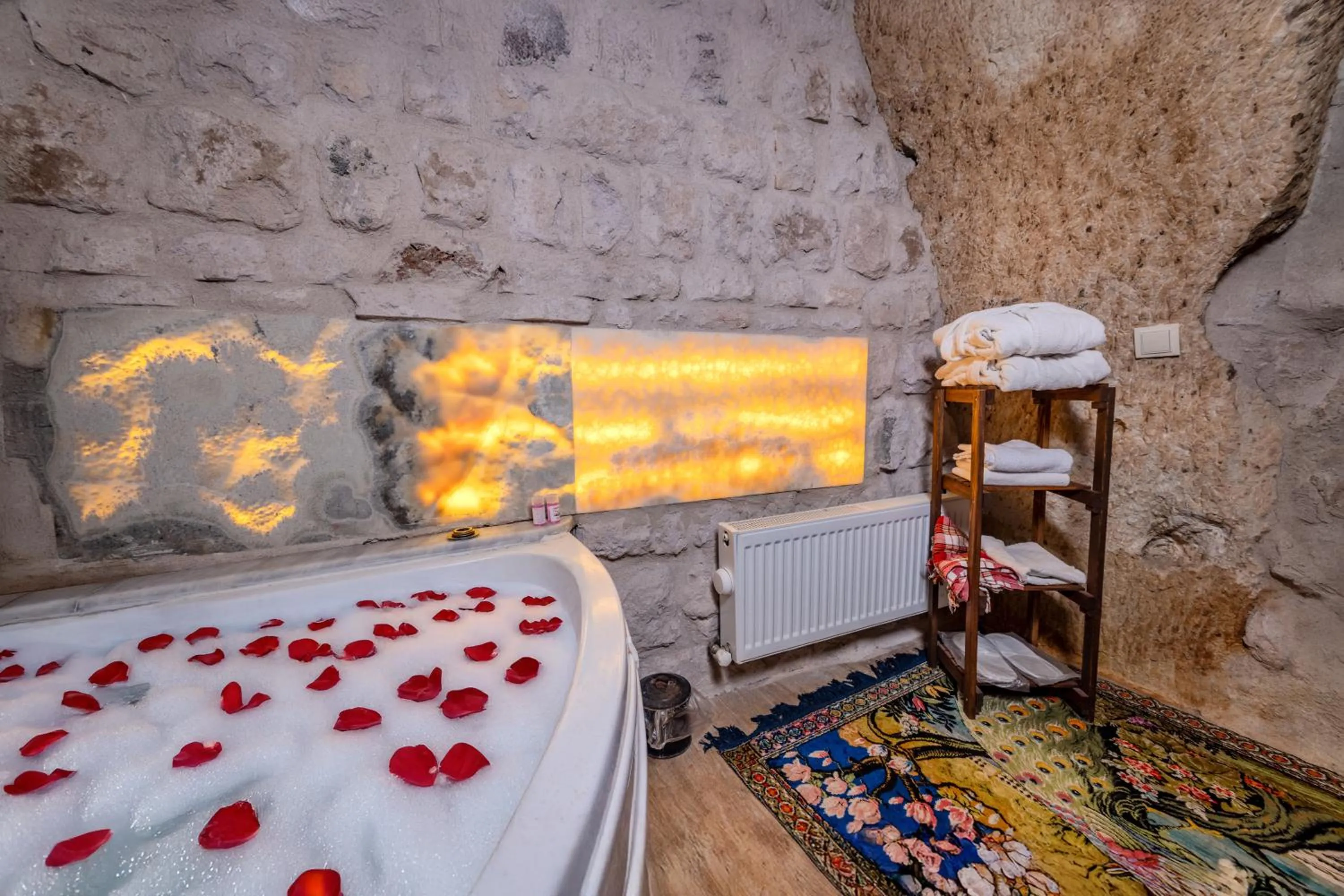 Bed in Saliche Cave Suite