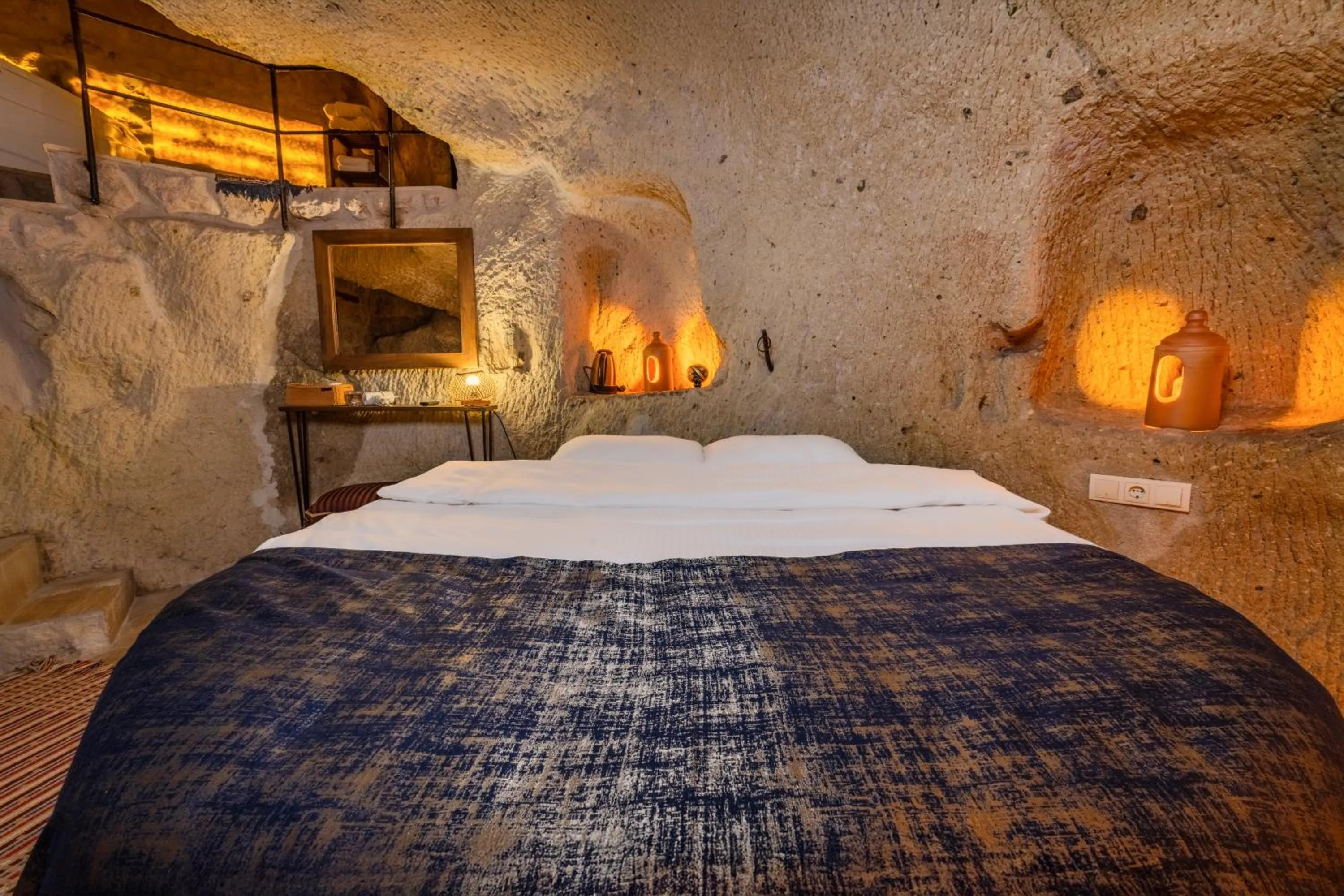 Bed in Saliche Cave Suite