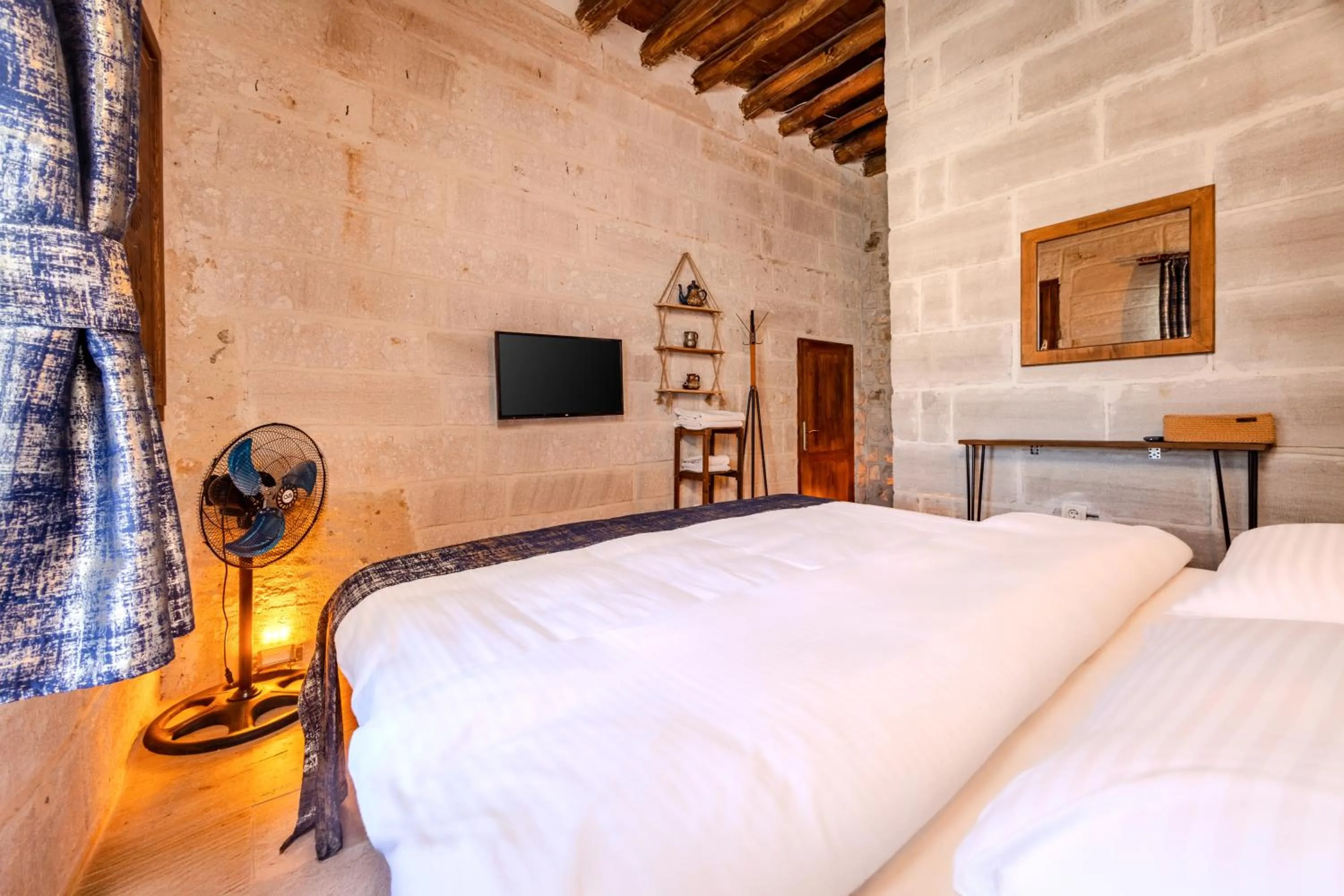 Bed in Saliche Cave Suite