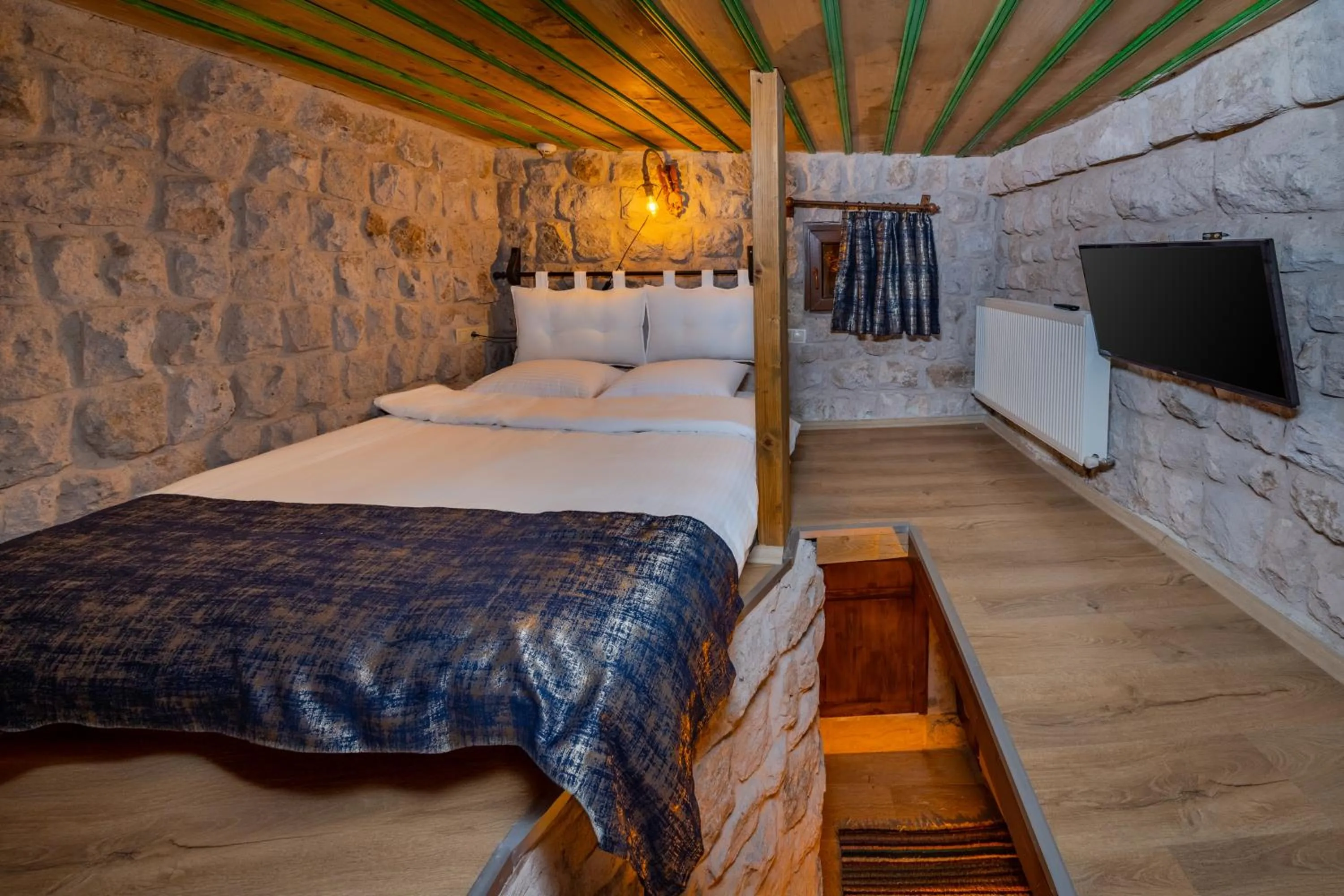 Bed in Saliche Cave Suite