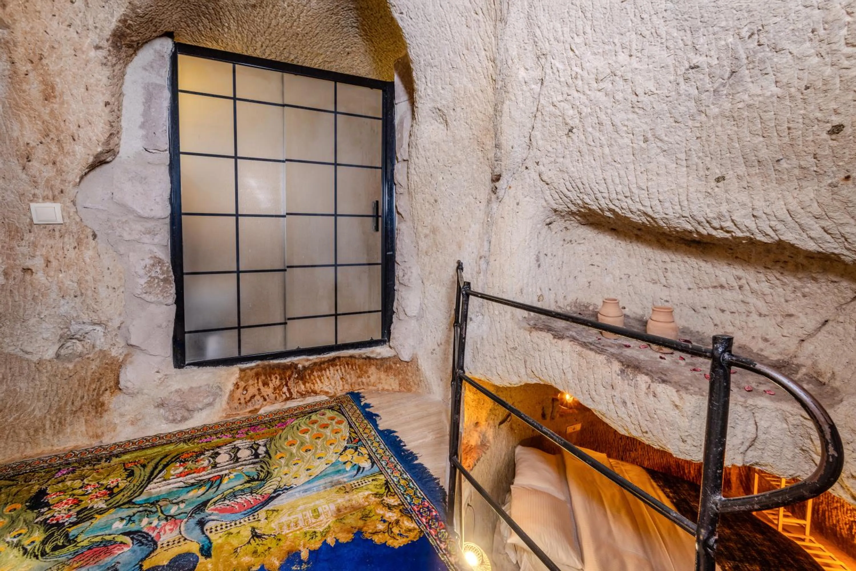 Bed in Saliche Cave Suite