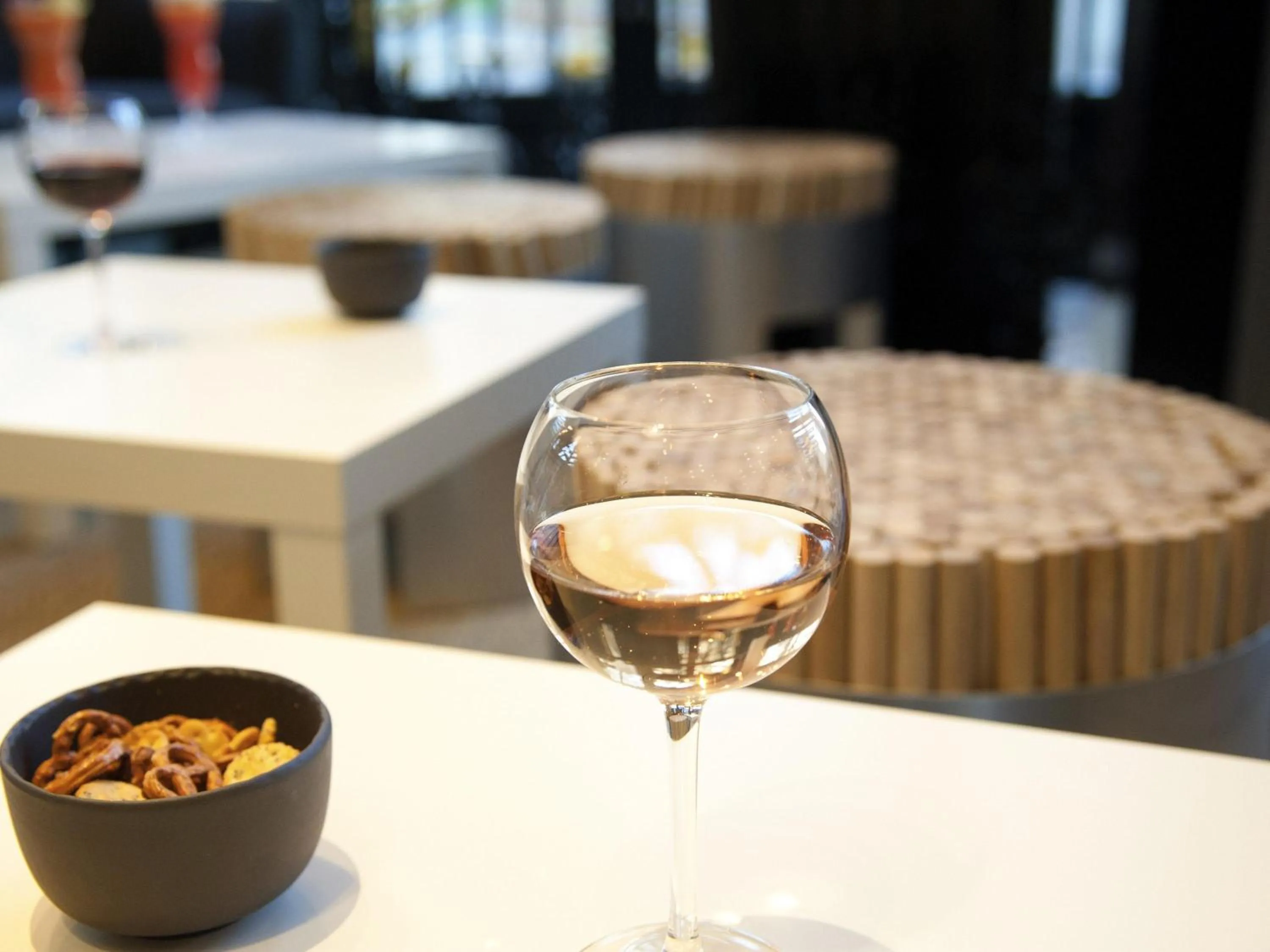 Lounge or bar in Ibis Saint Étienne - La Terrasse