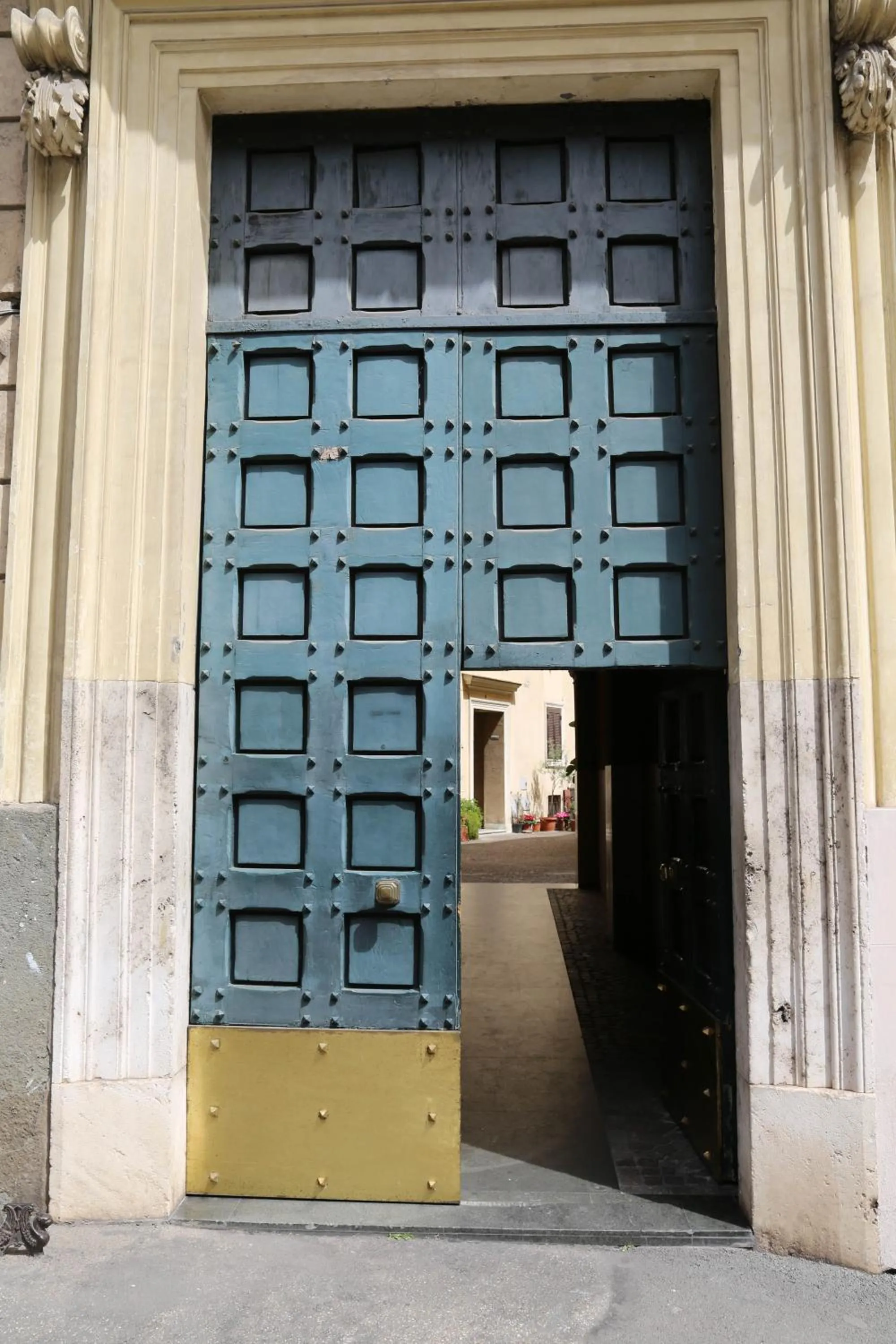 Facade/entrance in Mama House Roma