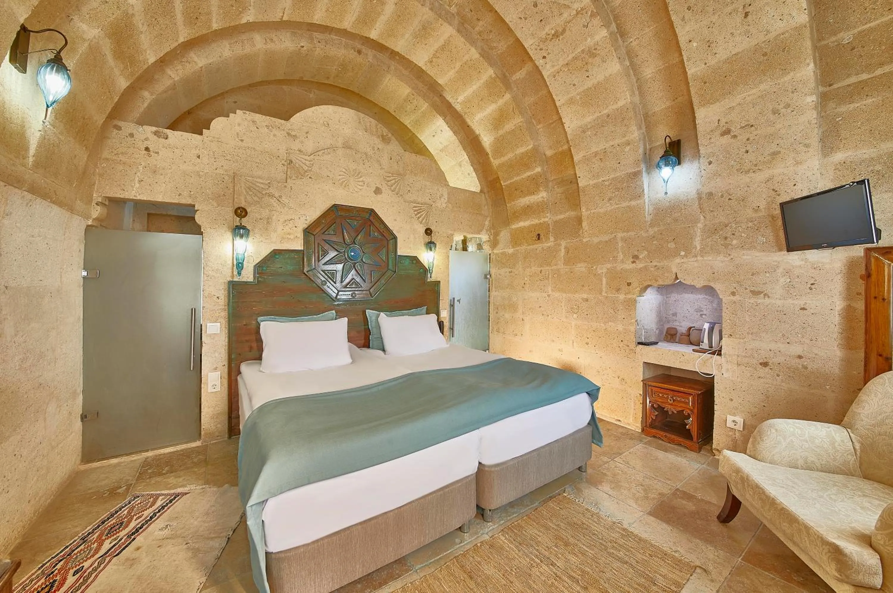 Photo of the whole room, Bed in Charm Of Cappadocia Cave Suites