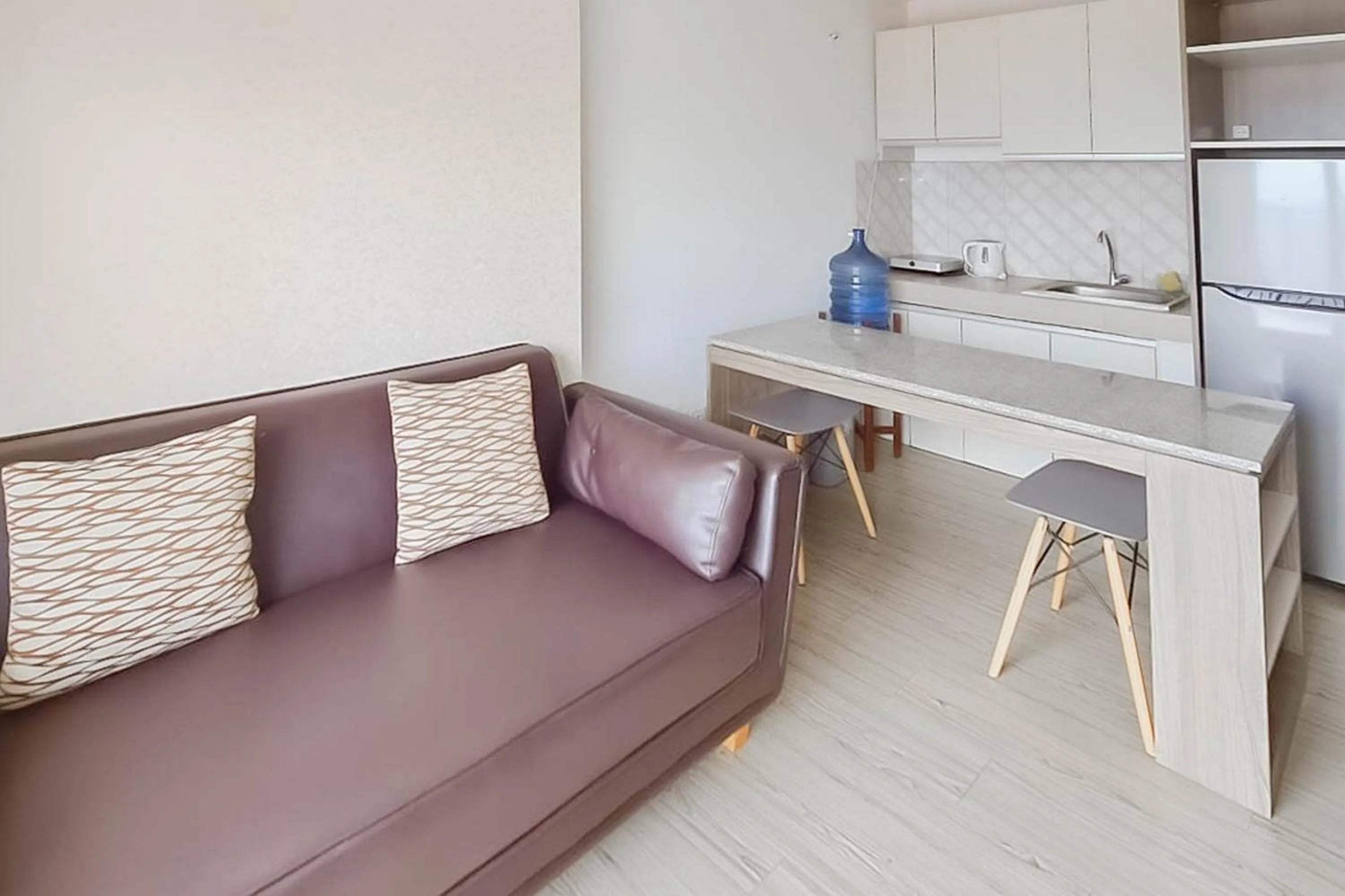 Kitchen or kitchenette in RedLiving Apartemen Mekarwangi Square - Agus 2 Tower A