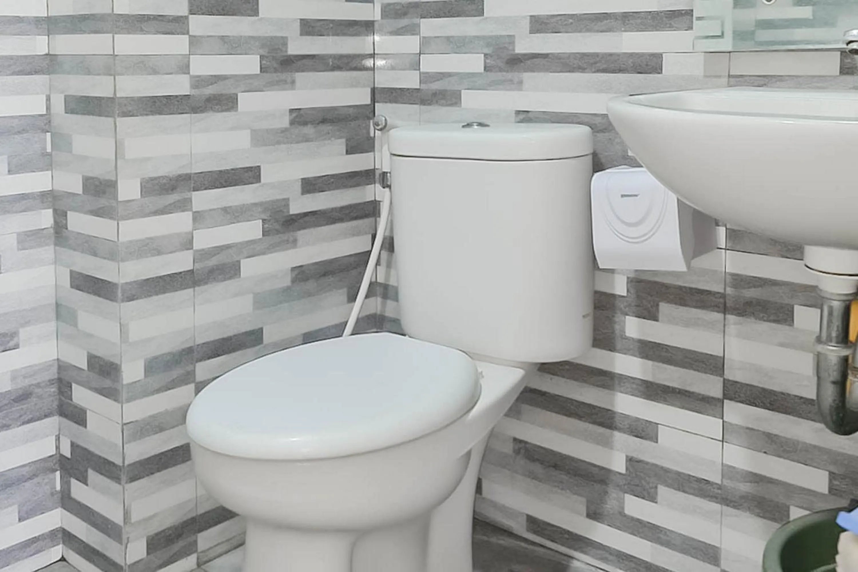 Bathroom in RedLiving Apartemen Mekarwangi Square - Agus 2 Tower A