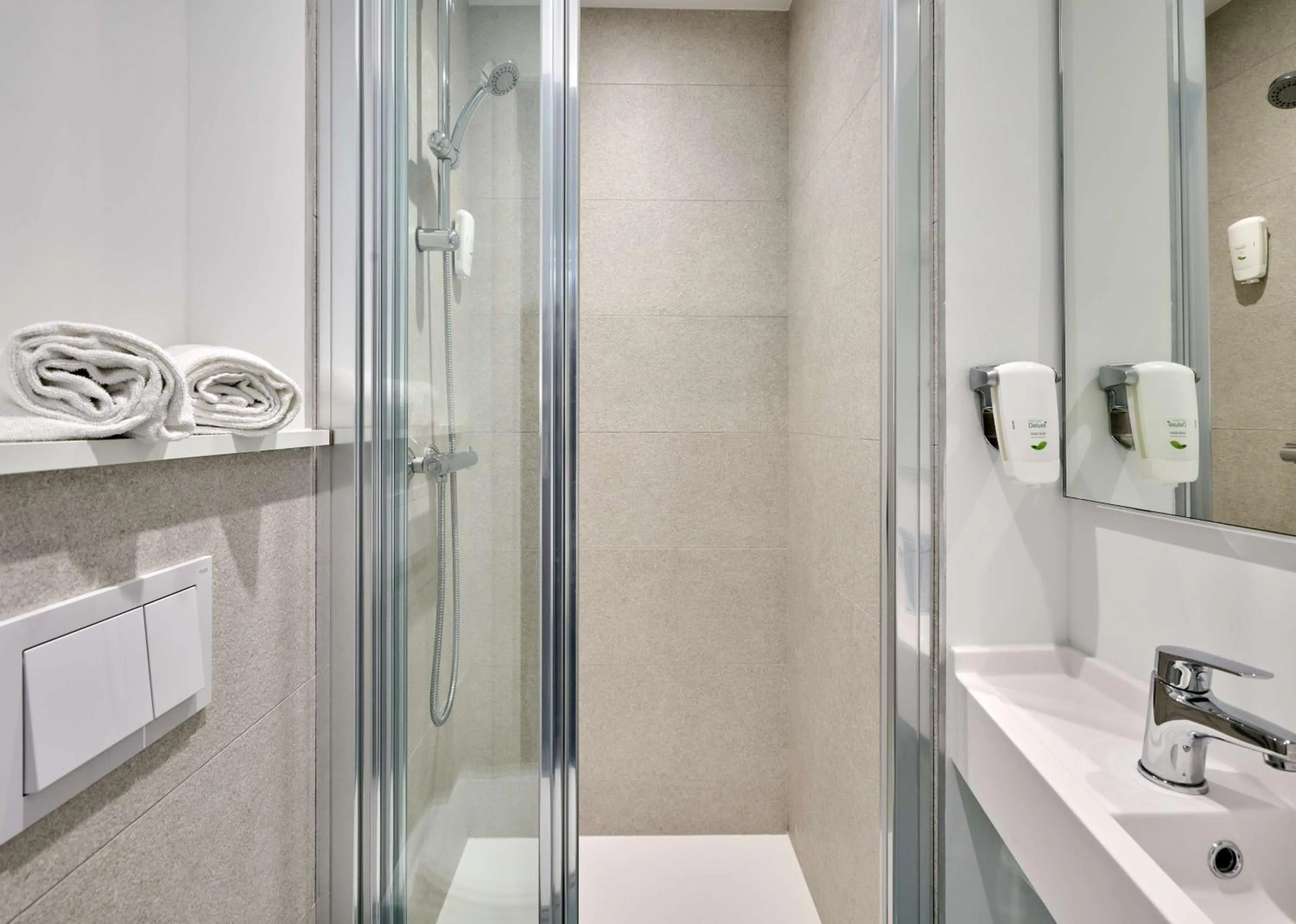 Bathroom in Kyriad Direct Moulins Sud - Yzeure