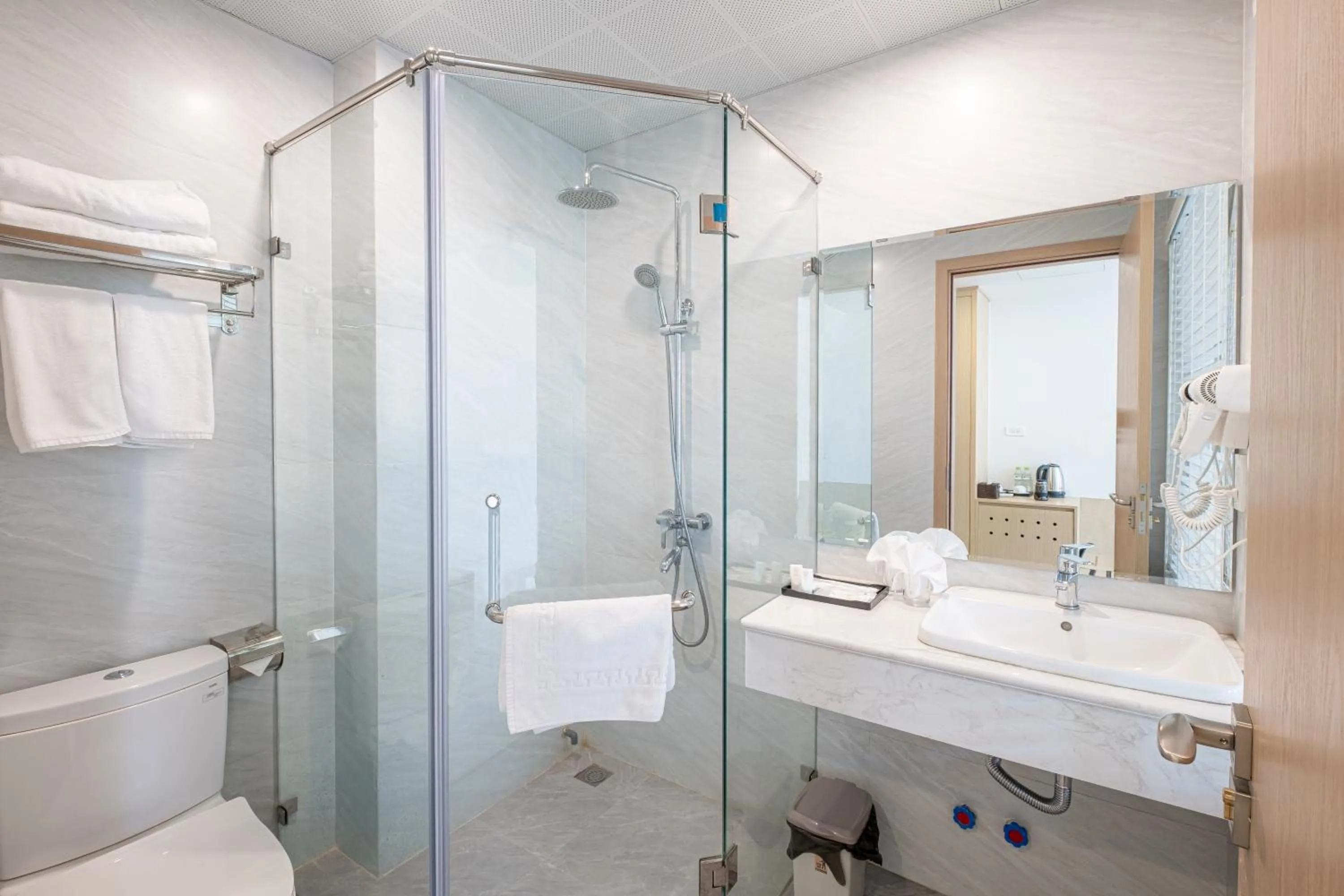 Shower in LINK HOTEL Ha Long