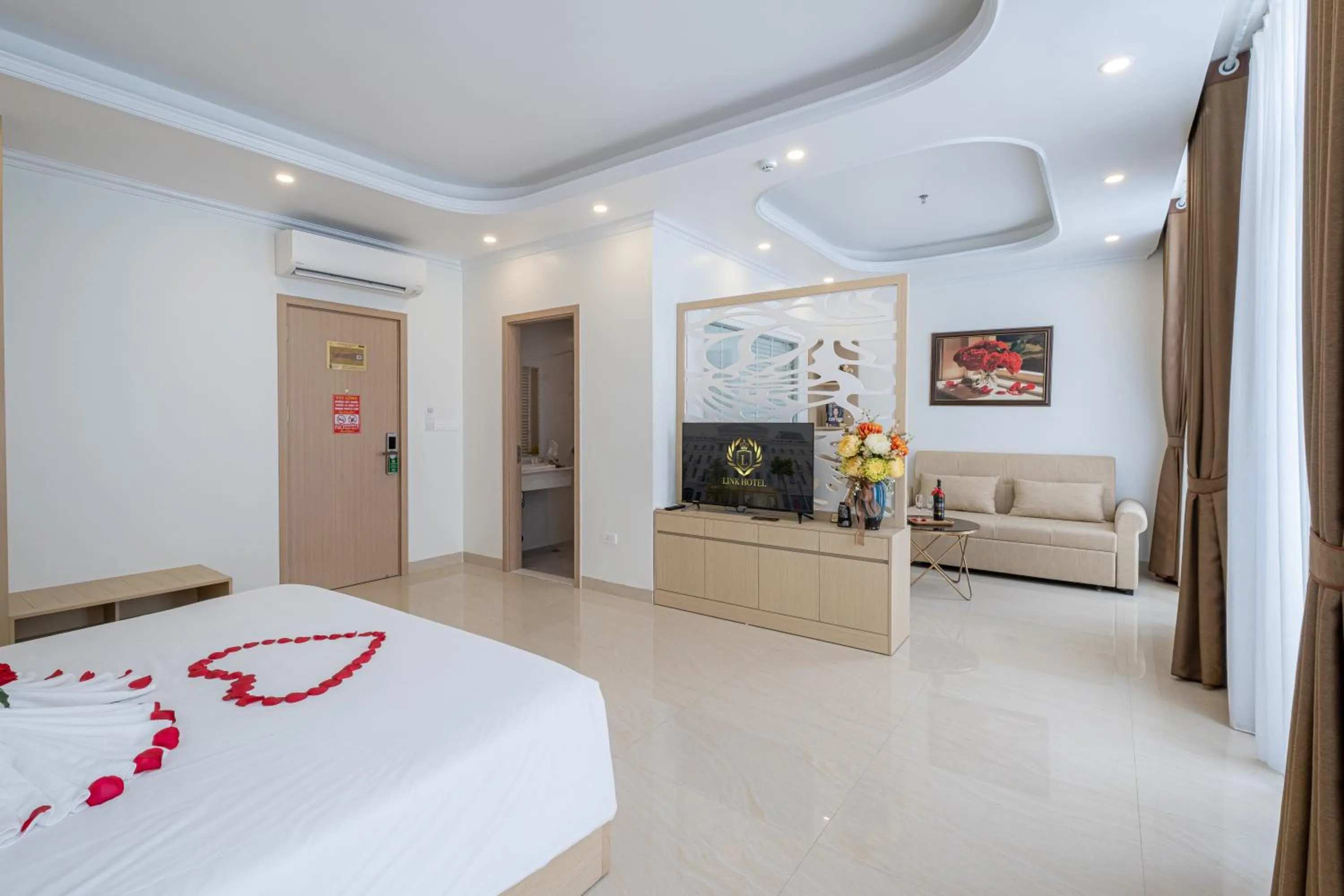 Photo of the whole room in LINK HOTEL Ha Long