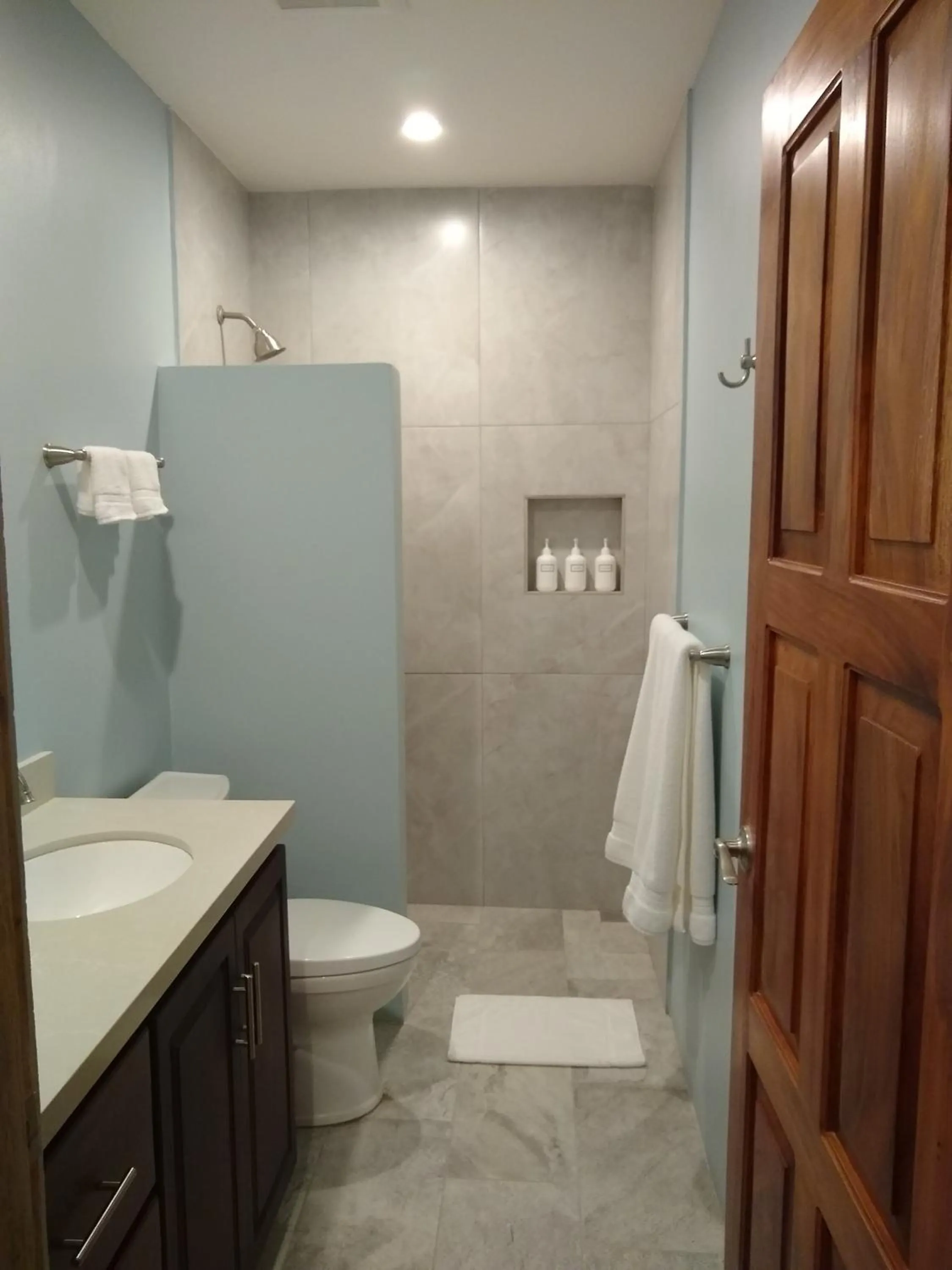 Shower in Palm Beach Inn