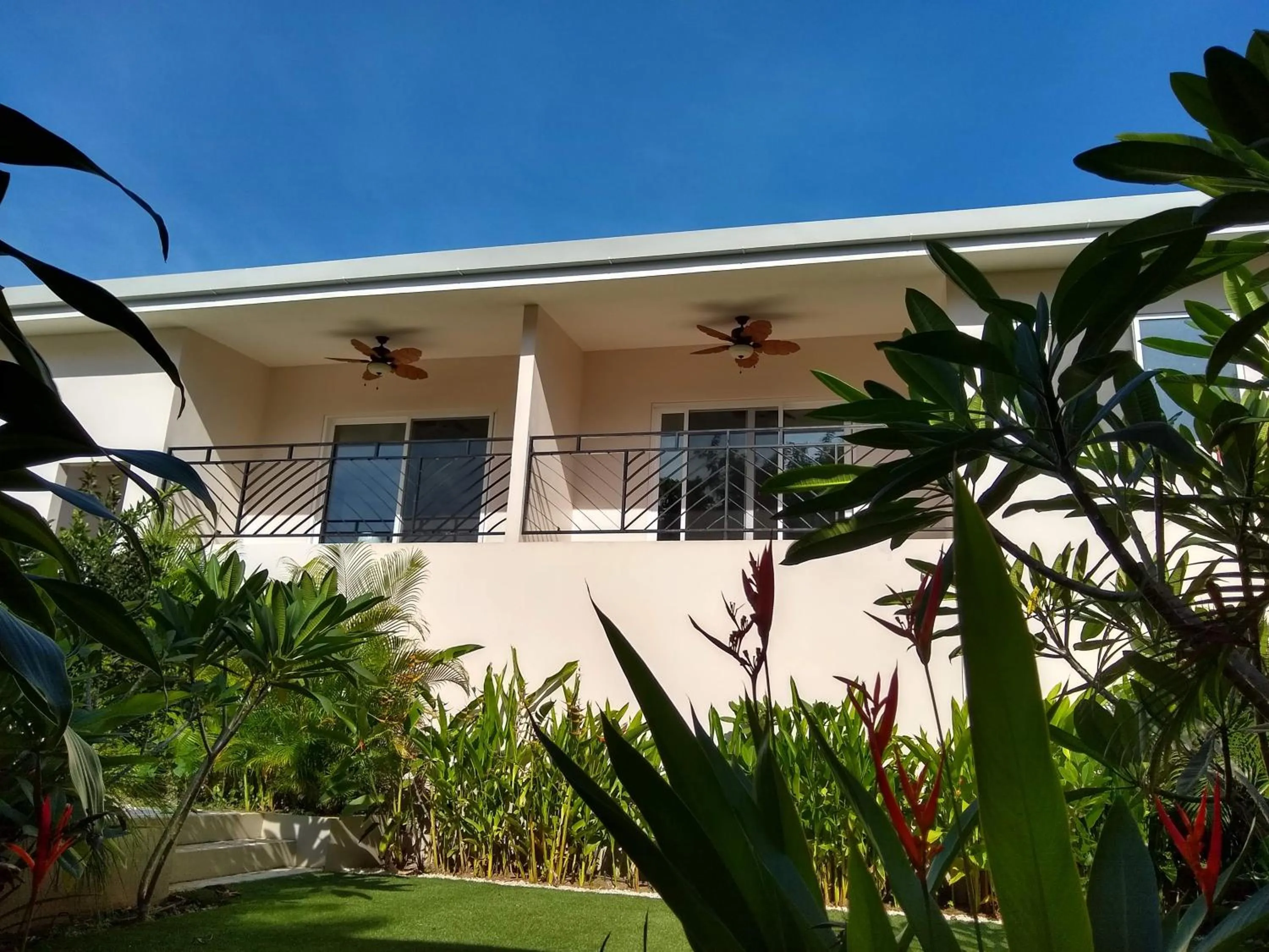 Property building in Palm Beach Inn