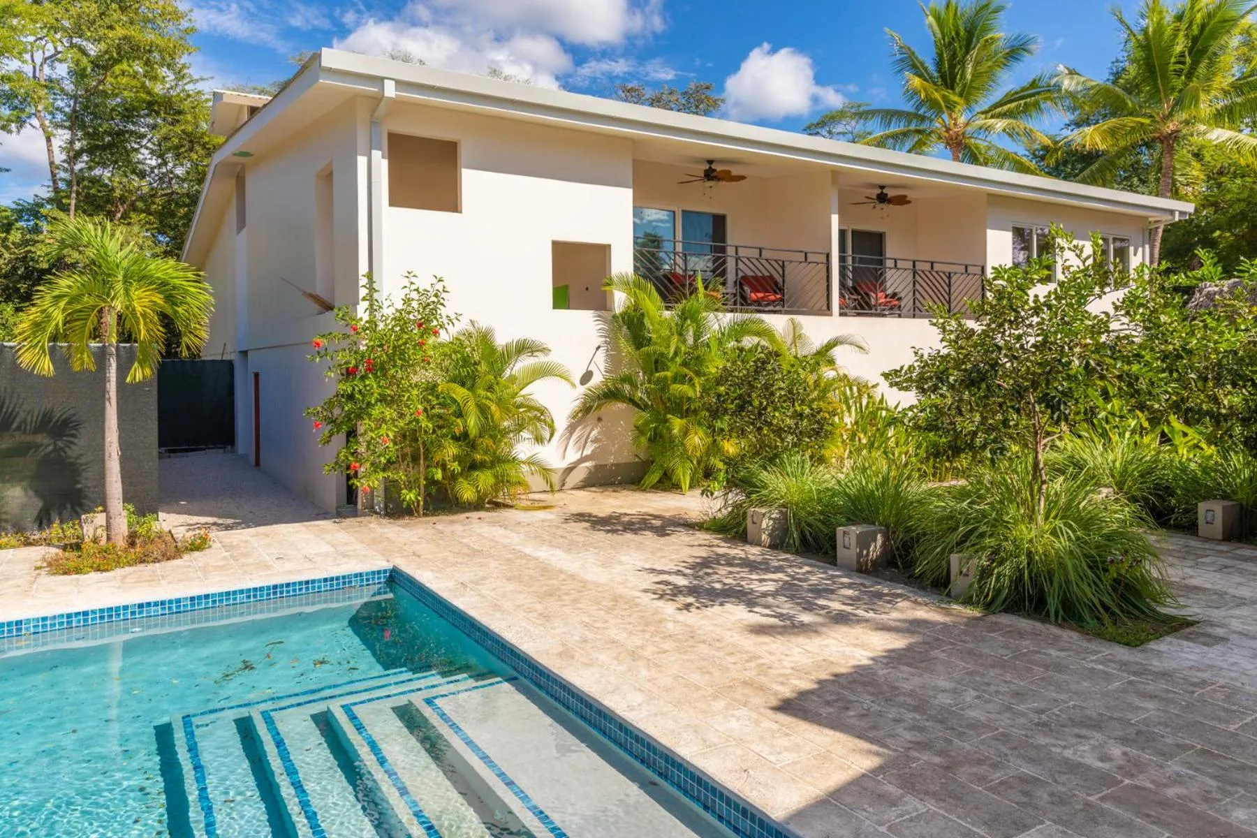 Property building in Palm Beach Inn