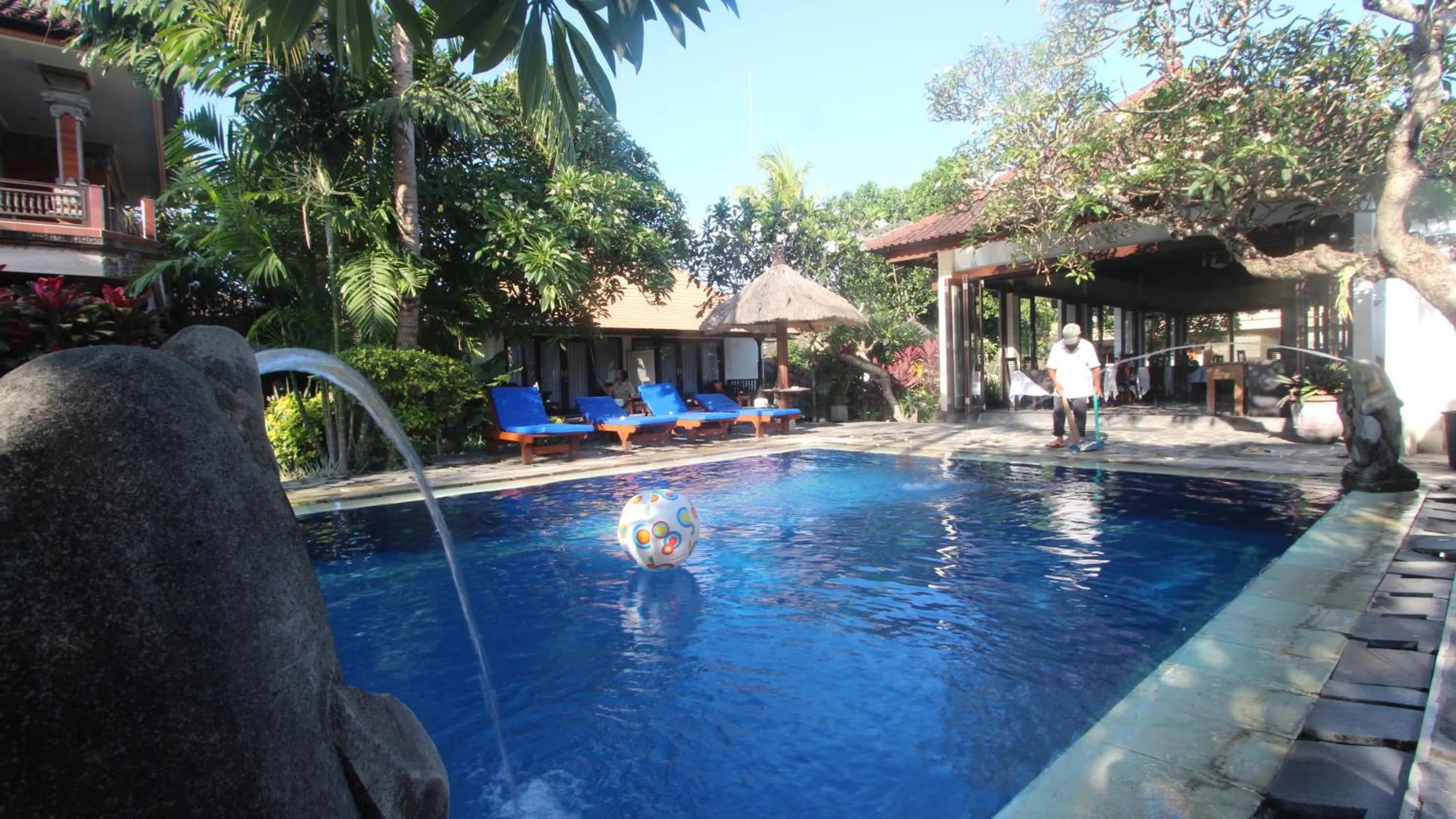 Swimming pool in Taman Agung Hotel