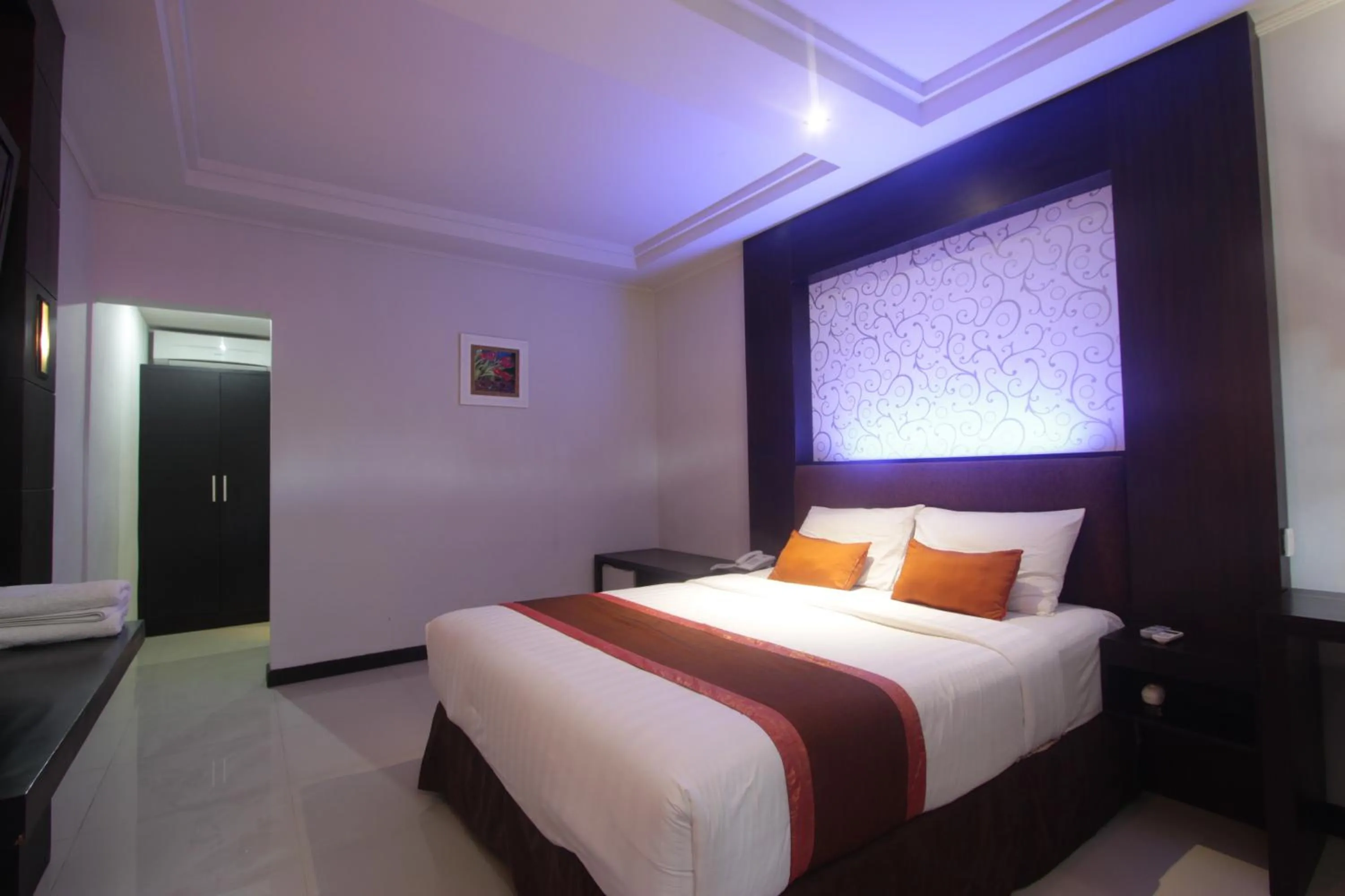 Photo of the whole room, Bed in Taman Agung Hotel