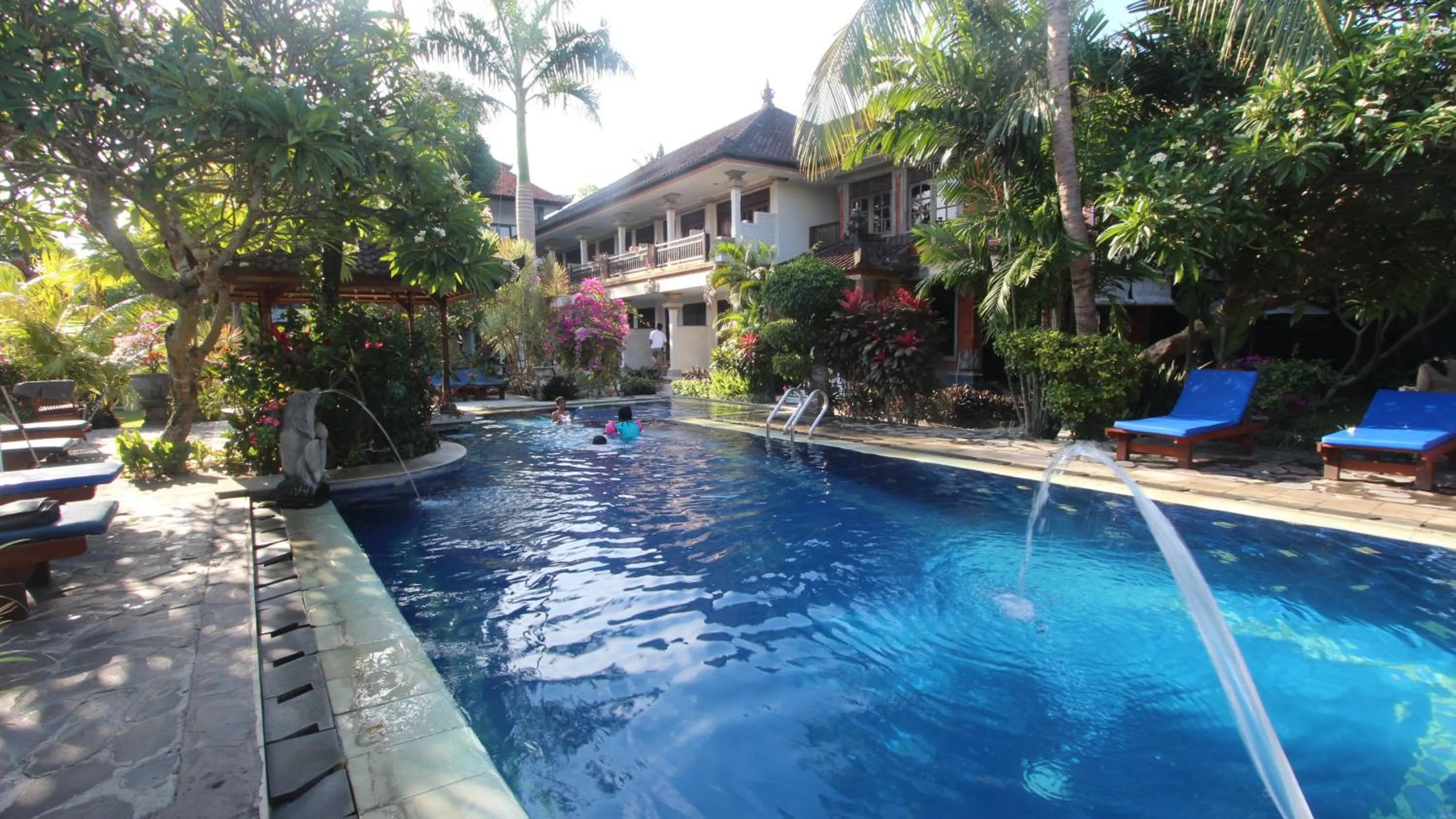 Swimming pool in Taman Agung Hotel
